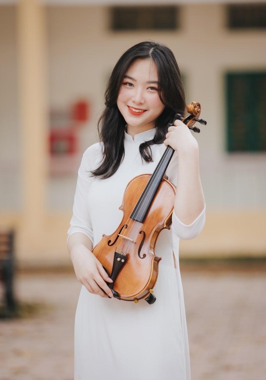 Nữ sinh Học viện Ngoại giao thành thạo tiếng Anh nhờ đam mê đàn violin - 1