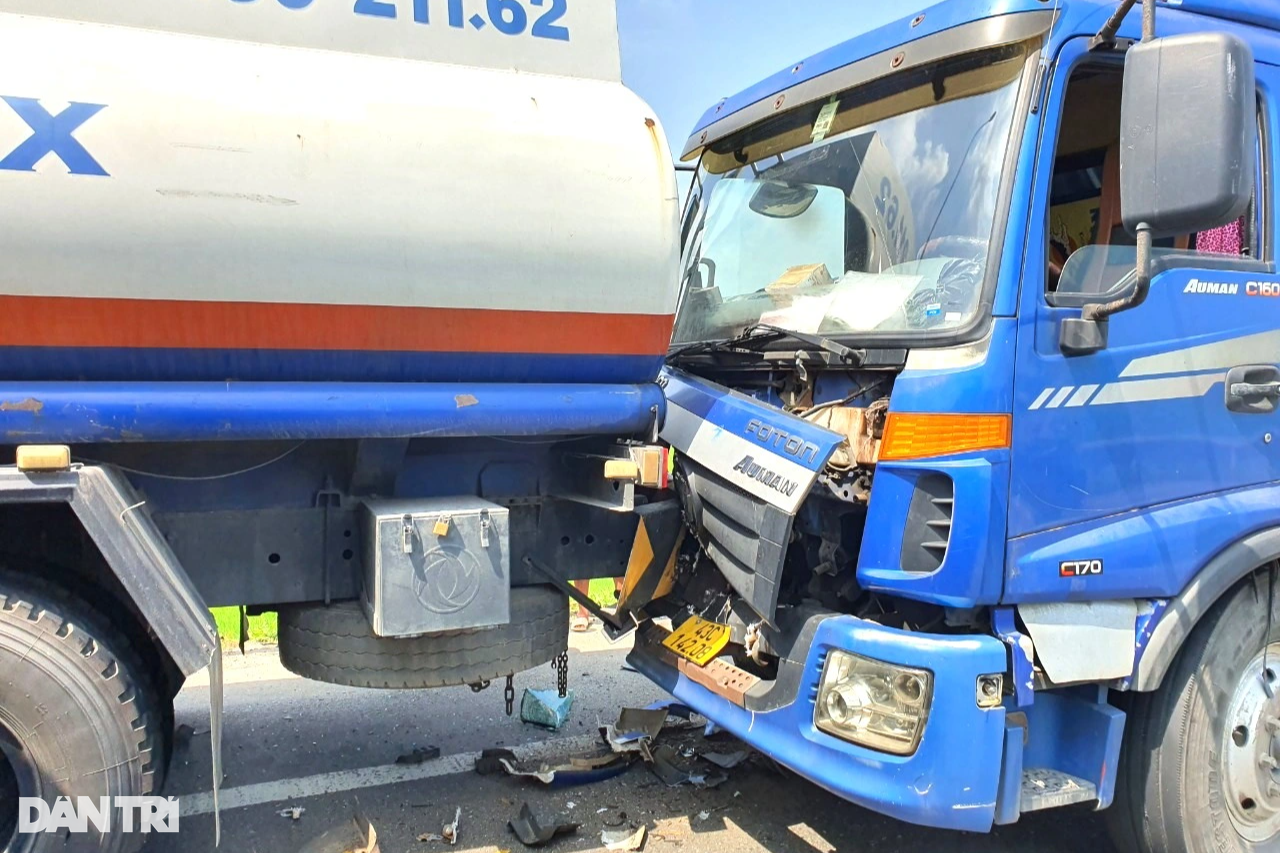 Tai nạn liên hoàn ở Quảng Nam, 5 xe tải dính chùm trên quốc lộ 1 - 3