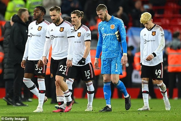 Man Utd thua thảm 0-7: Cú tát đau đớn vào mộng ăn bốn - 3