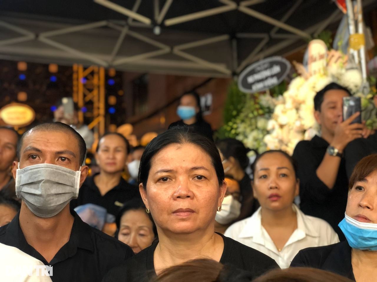 Đêm tiễn Vũ Linh: Ngọc Huyền ngất xỉu, hàng ngàn người xem hát đến 1h sáng - 17