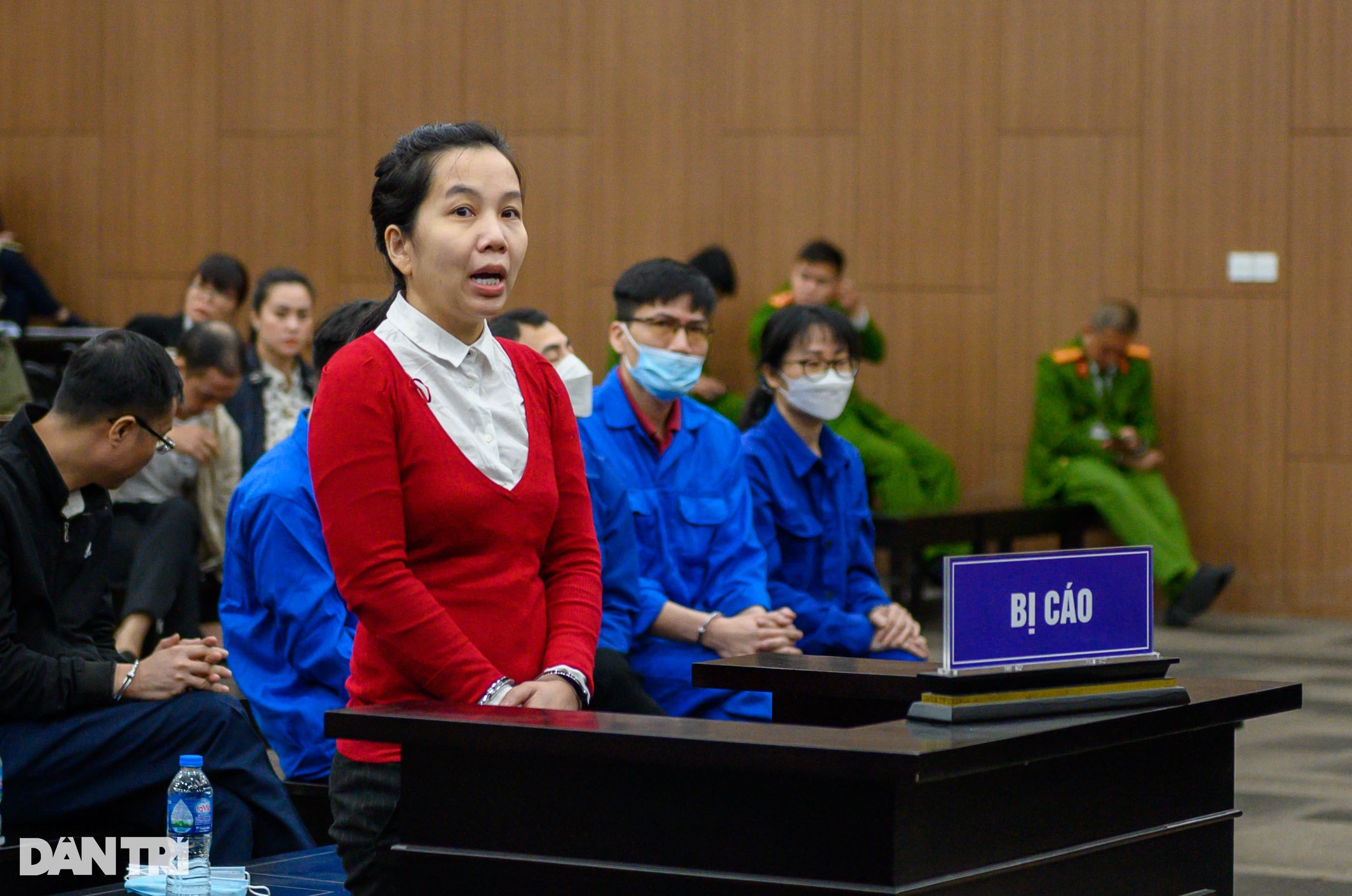 Siêu lừa Nguyễn Thị Hà Thành bật cười khi trả lời câu hỏi của luật sư - 2