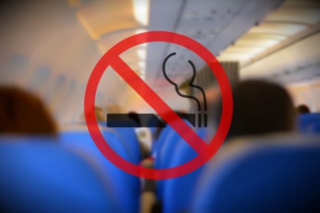 Hút thuốc trên máy bay, một hành khách bị cấm bay 9 tháng - 1
