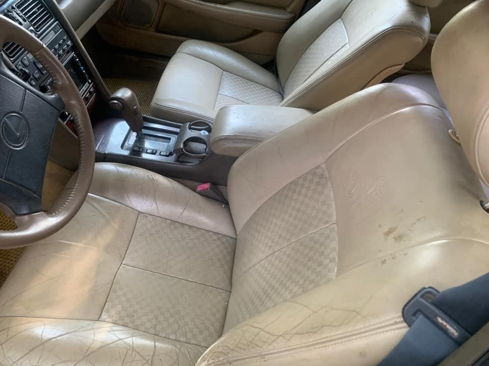 View - Loạt xe sang cũ hiệu Lexus, BMW... rao giá chỉ vài chục triệu đồng | Báo Dân trí