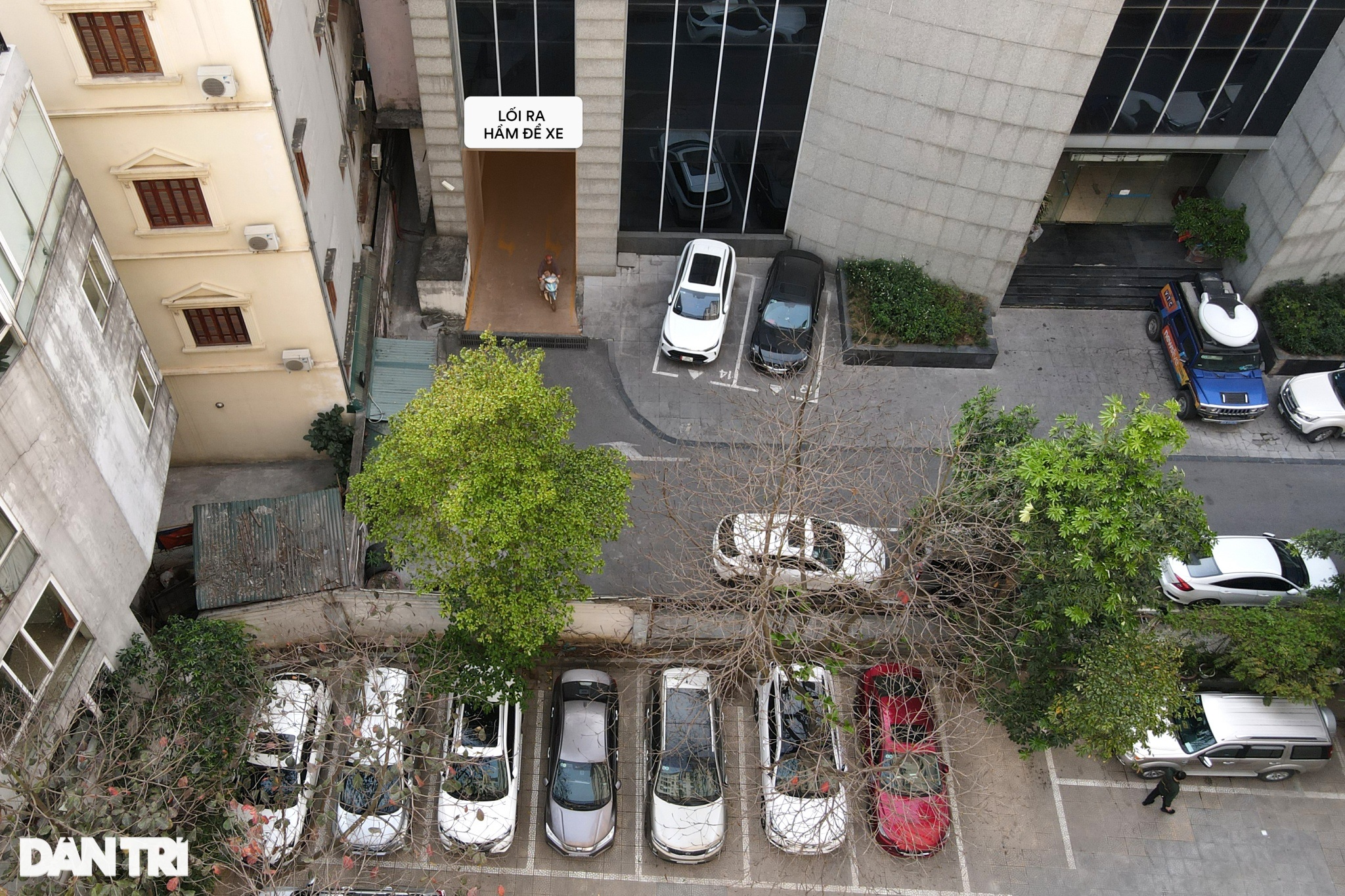 Nhìn rõ từ trên cao đường cong mềm mại lách giữa 2 tòa chung cư ở Hà Nội - 7