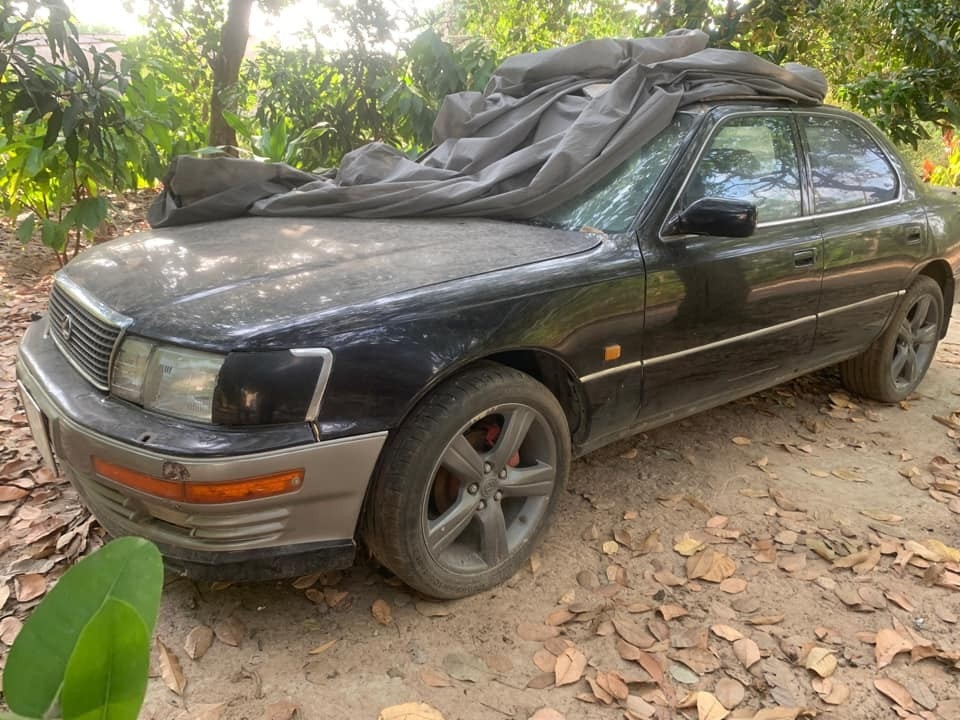 View - Loạt xe sang cũ hiệu Lexus, BMW... rao giá chỉ vài chục triệu đồng | Báo Dân trí