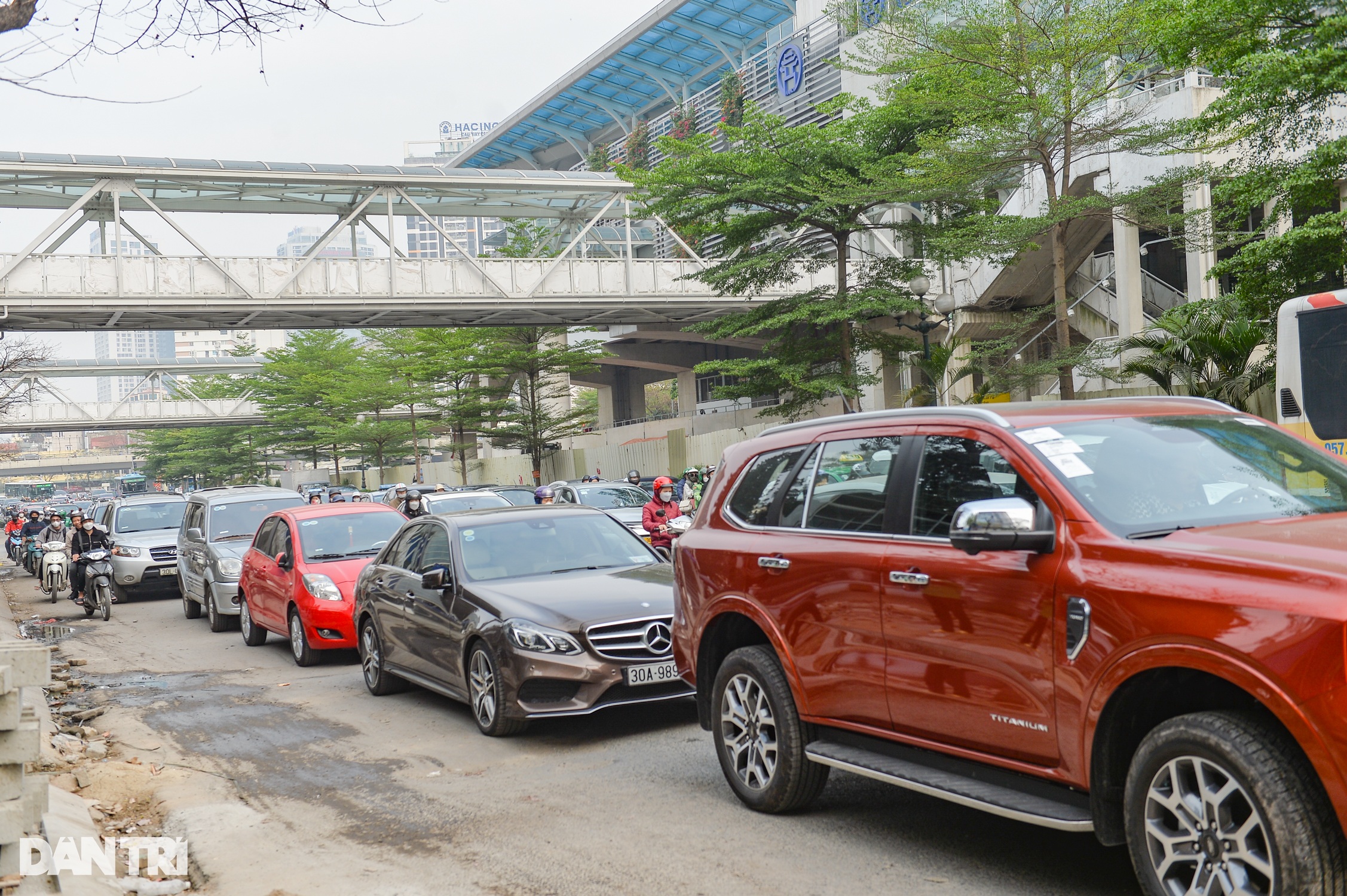 Trung tâm đăng kiểm phát 300 phiếu mỗi ngày, hẹn sang tháng 4 - 6