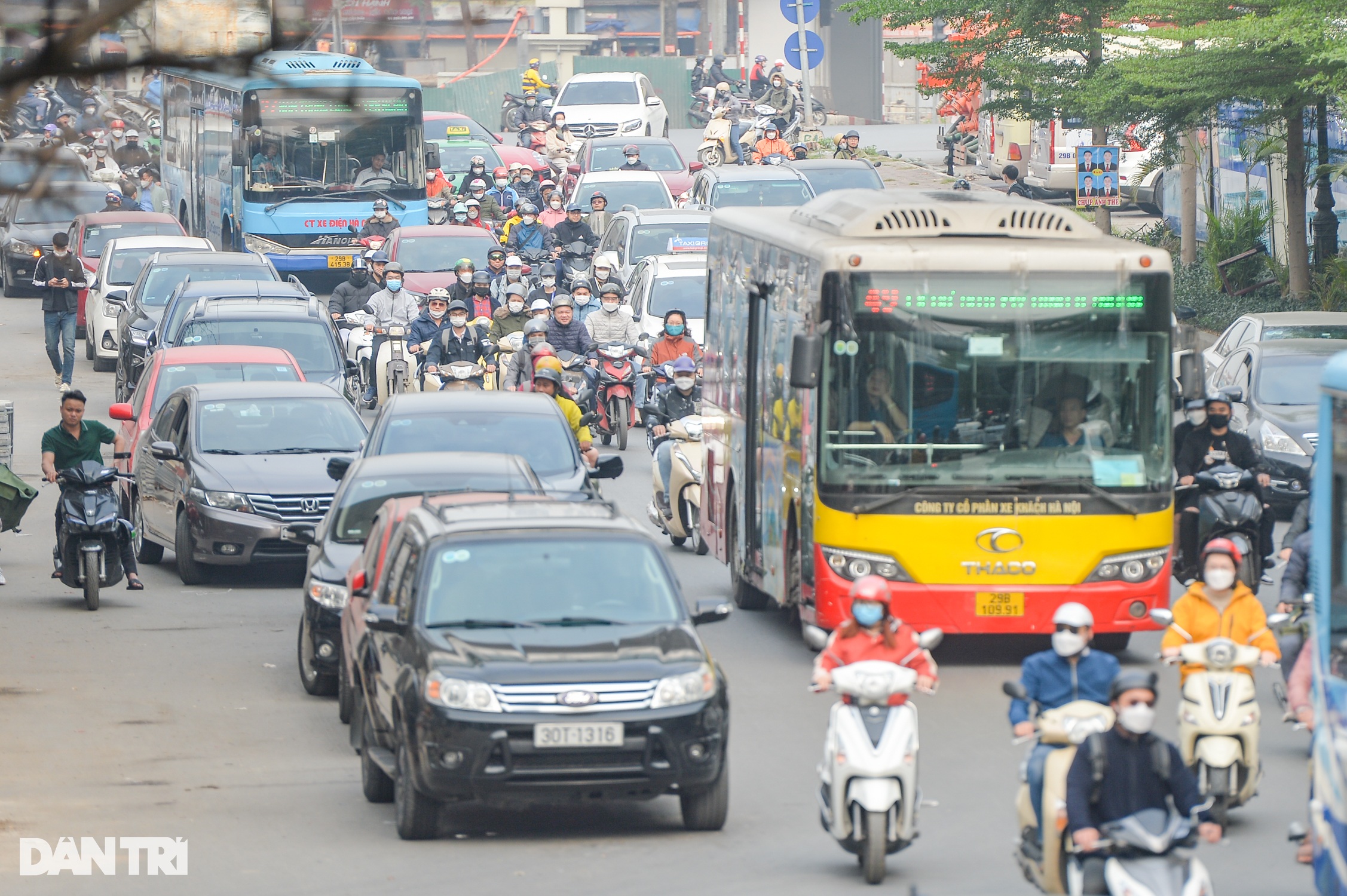 Trung tâm đăng kiểm phát 300 phiếu mỗi ngày, hẹn sang tháng 4 - 7 Trung tâm đăng kiểm phát 300 phiếu mỗi ngày, hẹn sang tháng 4 - 7