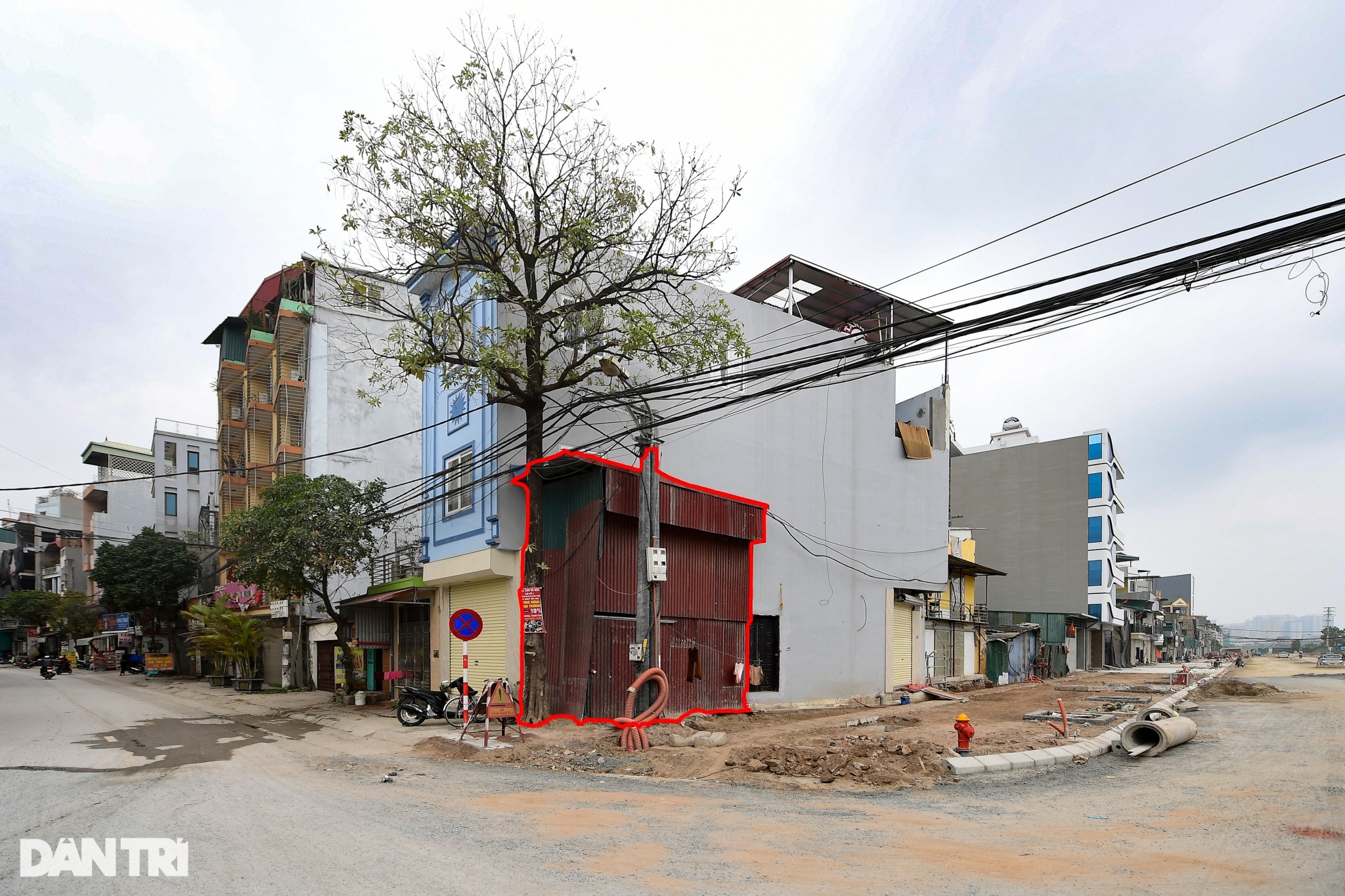 Những căn nhà méo mó, siêu mỏng mọc trên tuyến đường mới ở Hà Nội - 11