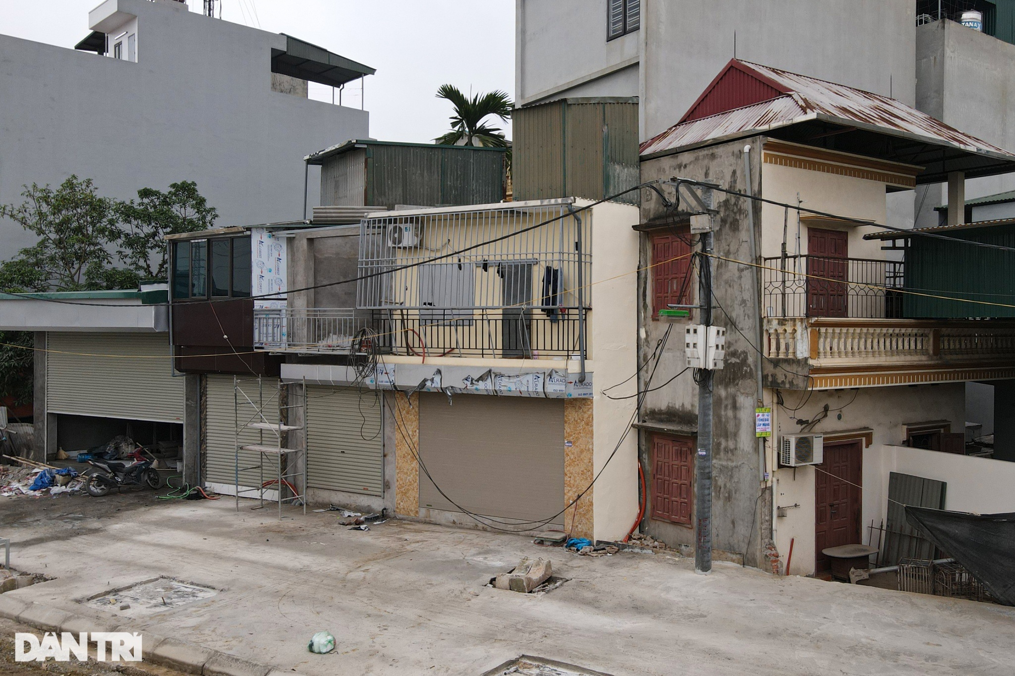 Những căn nhà méo mó, siêu mỏng mọc trên tuyến đường mới ở Hà Nội - 7