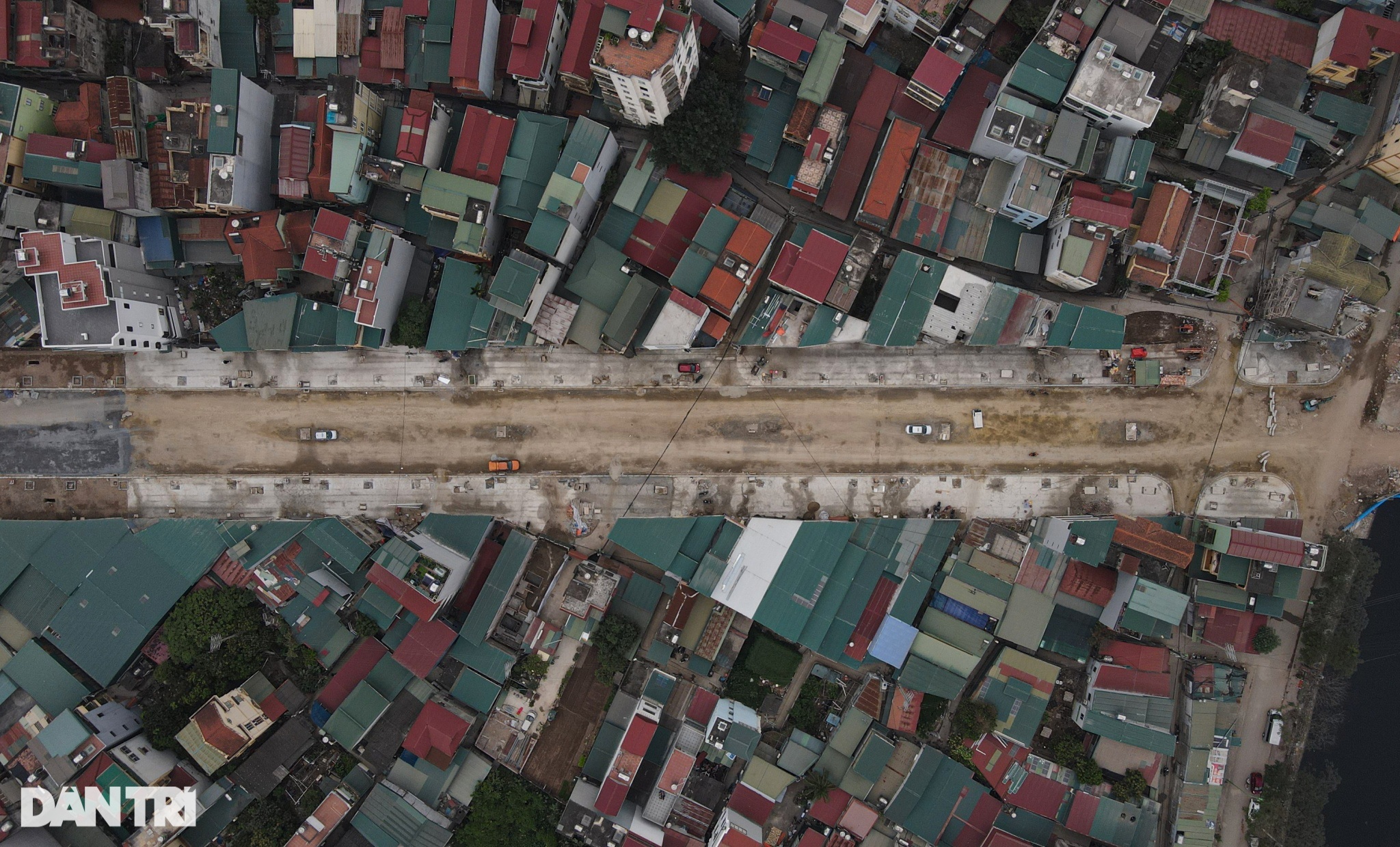 Những căn nhà méo mó, siêu mỏng mọc trên tuyến đường mới ở Hà Nội - 1