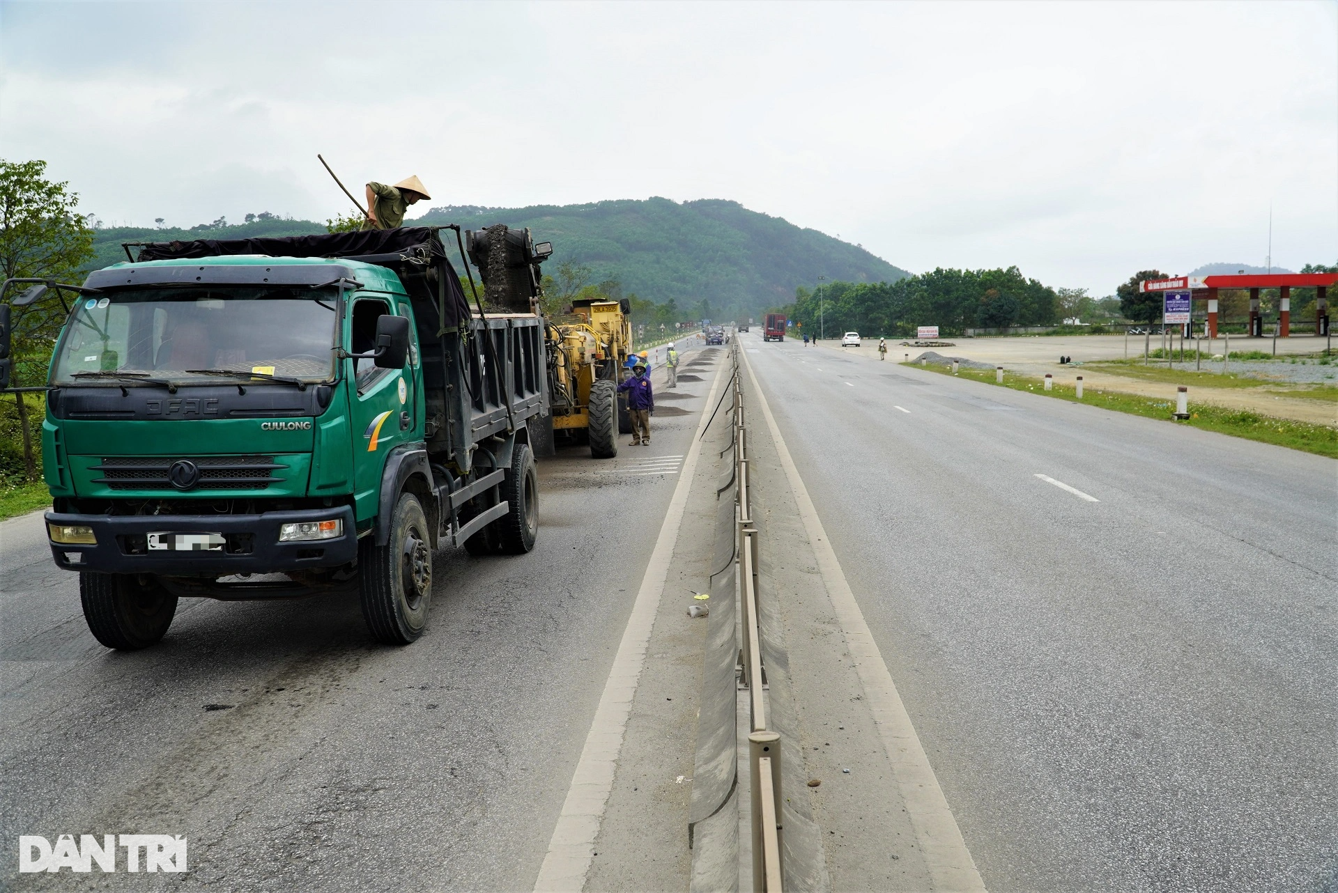 Quốc lộ 1 được sửa chữa sau tối hậu thư của Cục Đường bộ - 2 Quốc lộ 1 được sửa chữa sau tối hậu thư của Cục Đường bộ - 2