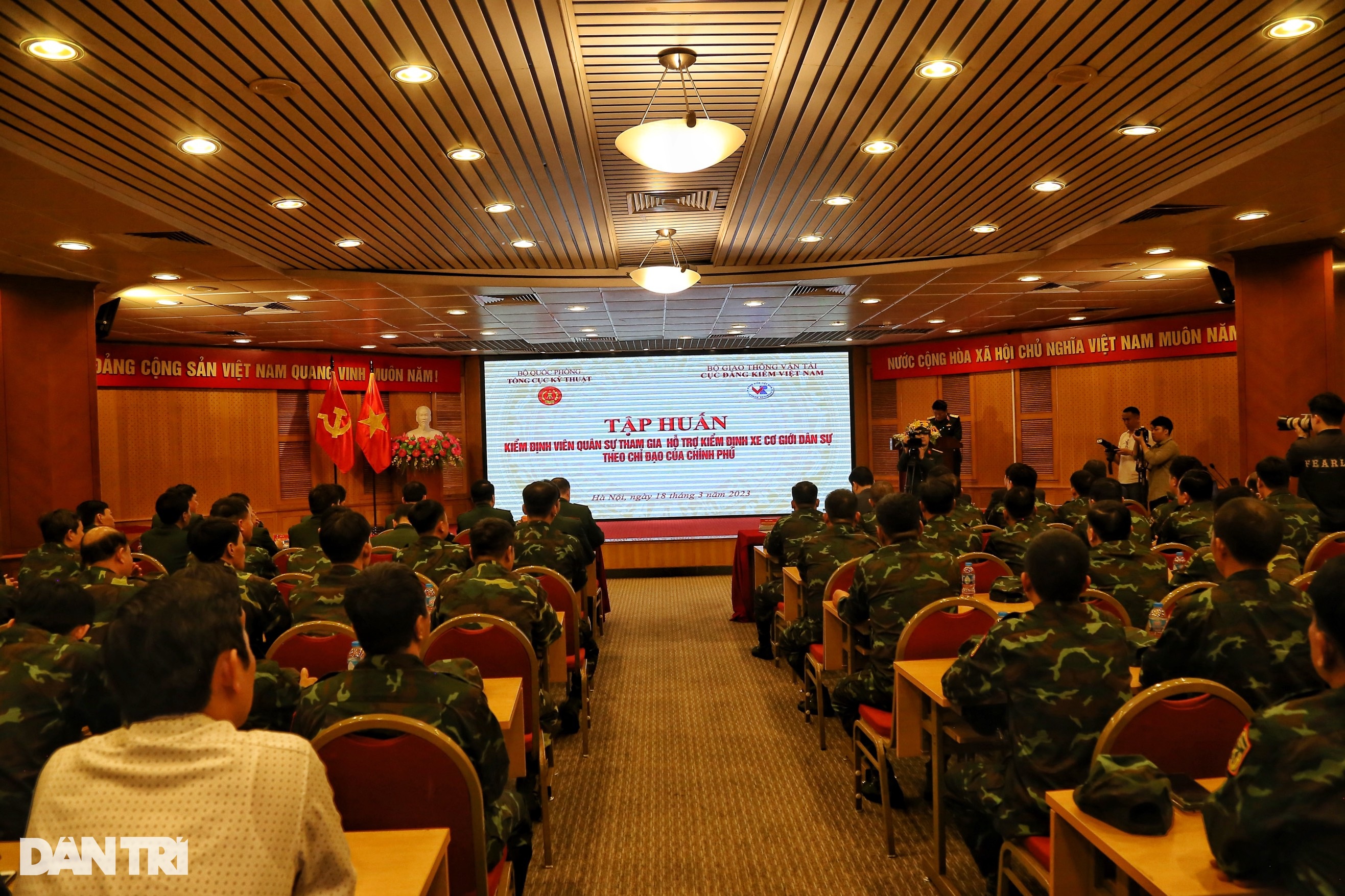 Bộ Quốc phòng bàn giao 40 đăng kiểm viên cho Cục Đăng kiểm Việt Nam - 1