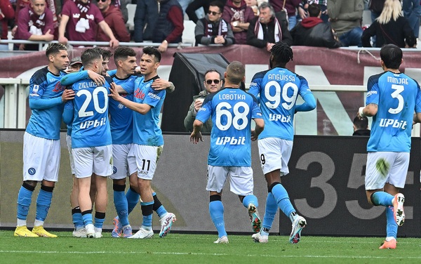Inter thất bại trước Juventus, Napoli thẳng tiến tới chức vô địch - 2