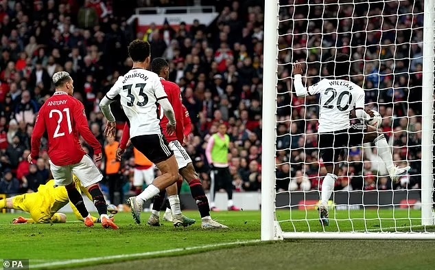 HLV Erik Ten Hag thừa nhận De Gea là cứu tinh của Man Utd - 2