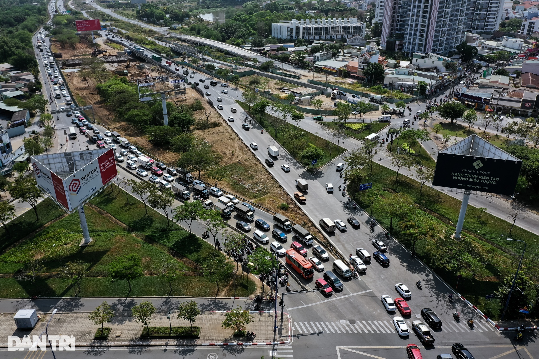 Tài xế than trời vì kẹt xe như cơm bữa ở cửa ngõ phía Đông TPHCM - 7 Tài xế than trời vì kẹt xe như cơm bữa ở cửa ngõ phía Đông TPHCM - 7
