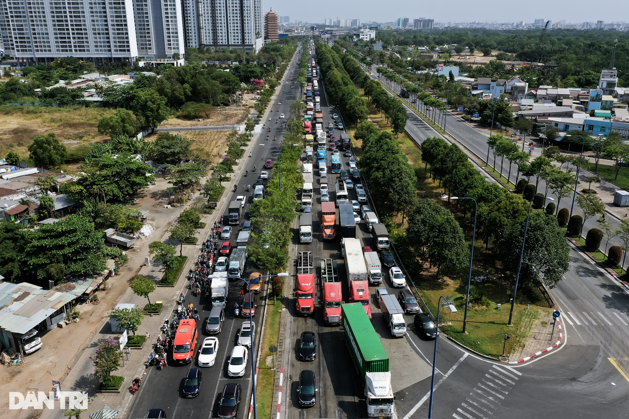 Tài xế than trời vì kẹt xe như cơm bữa ở cửa ngõ phía Đông TPHCM - 2 Tài xế than trời vì kẹt xe như cơm bữa ở cửa ngõ phía Đông TPHCM - 2