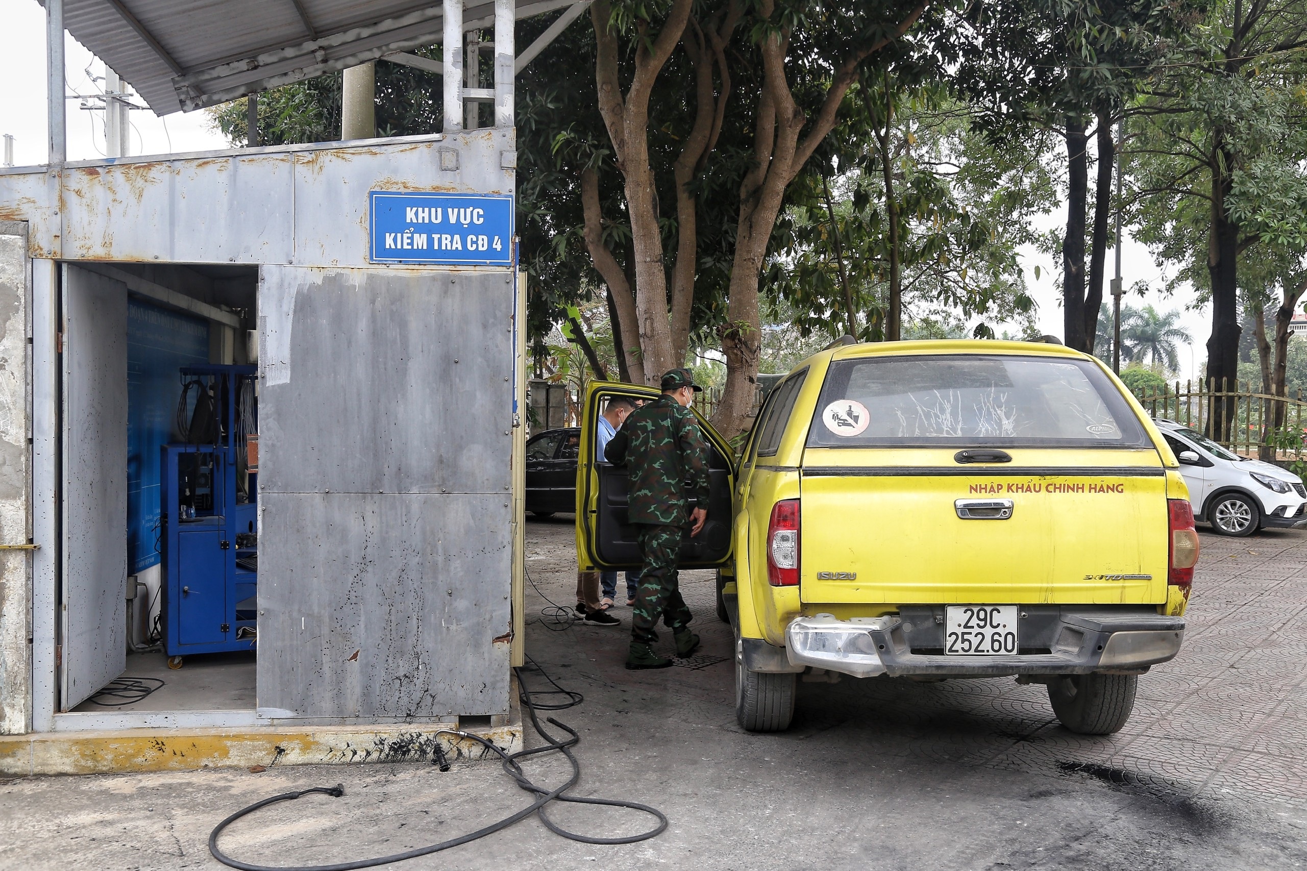 Xem kiểm định viên quân sự hỗ trợ trung tâm đăng kiểm xe cơ giới ở Hà Nội - 12
