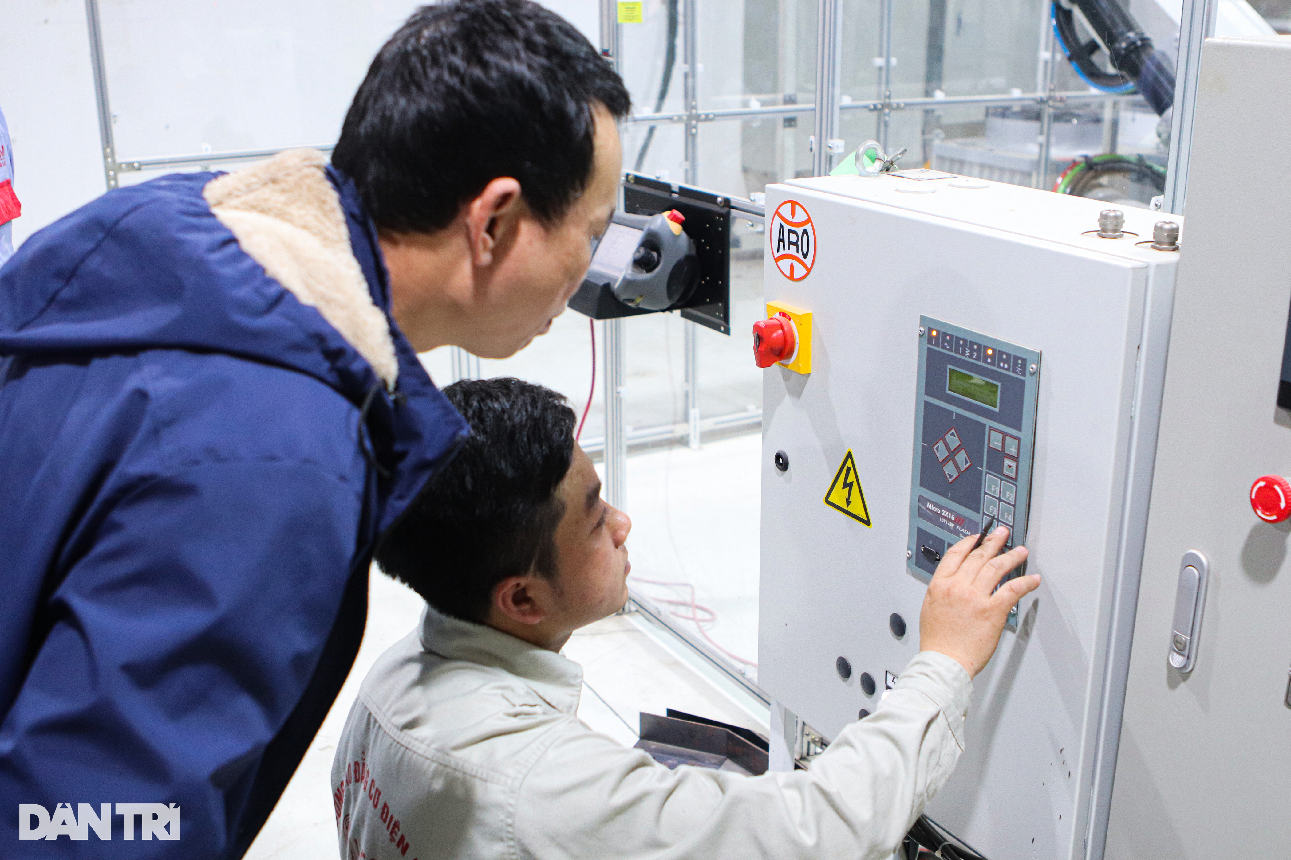 Nghề bấm nút ra sản phẩm có lương cao nhưng mang tiếng nặng nhọc, độc hại - 2 Nghề bấm nút ra sản phẩm có lương cao nhưng mang tiếng nặng nhọc, độc hại - 2