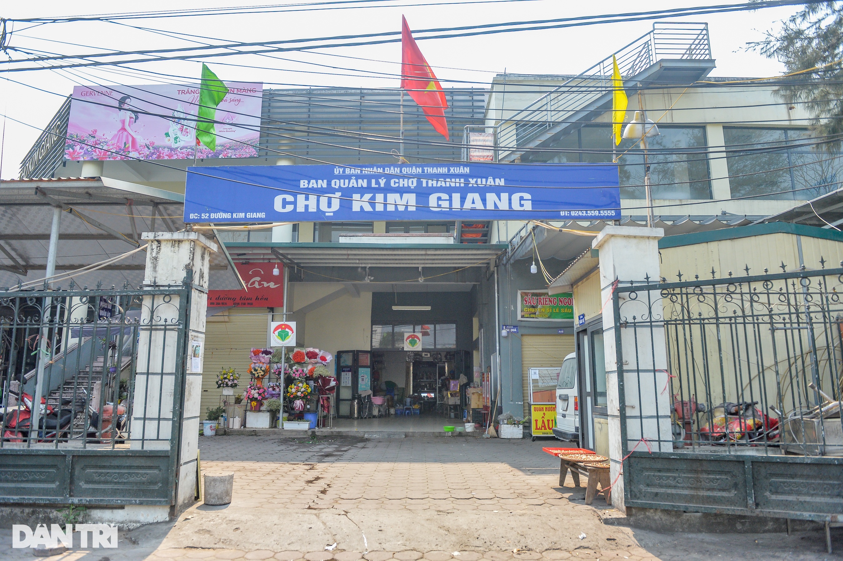 Chợ truyền thống Hà Nội đìu hiu, tiểu thương bật nhạc nhảy, ngủ xuyên trưa - 6