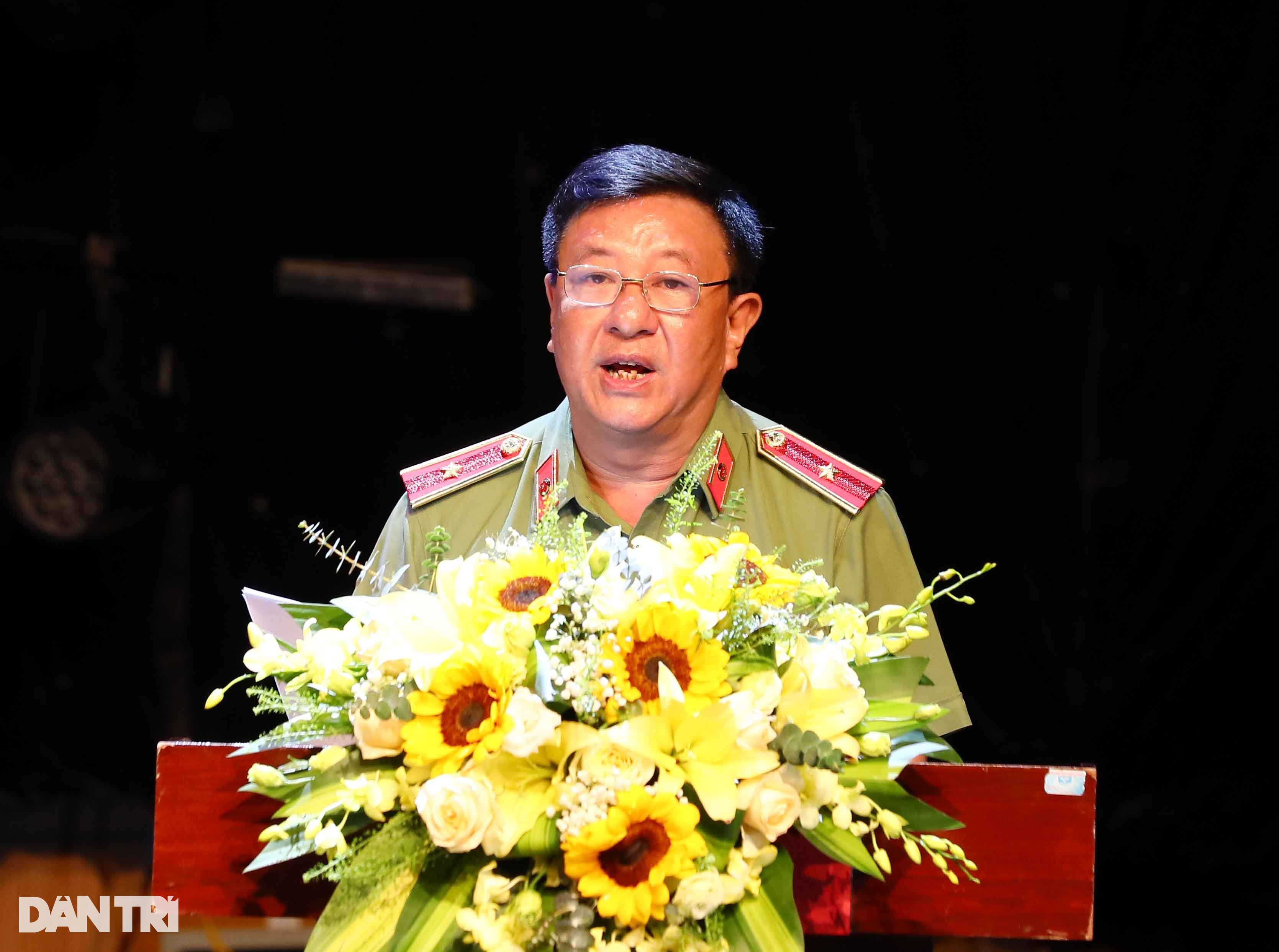 Thay đổi mẫu Căn cước công dân, người dân không phải làm lại - 2 Thay đổi mẫu Căn cước công dân, người dân không phải làm lại - 2