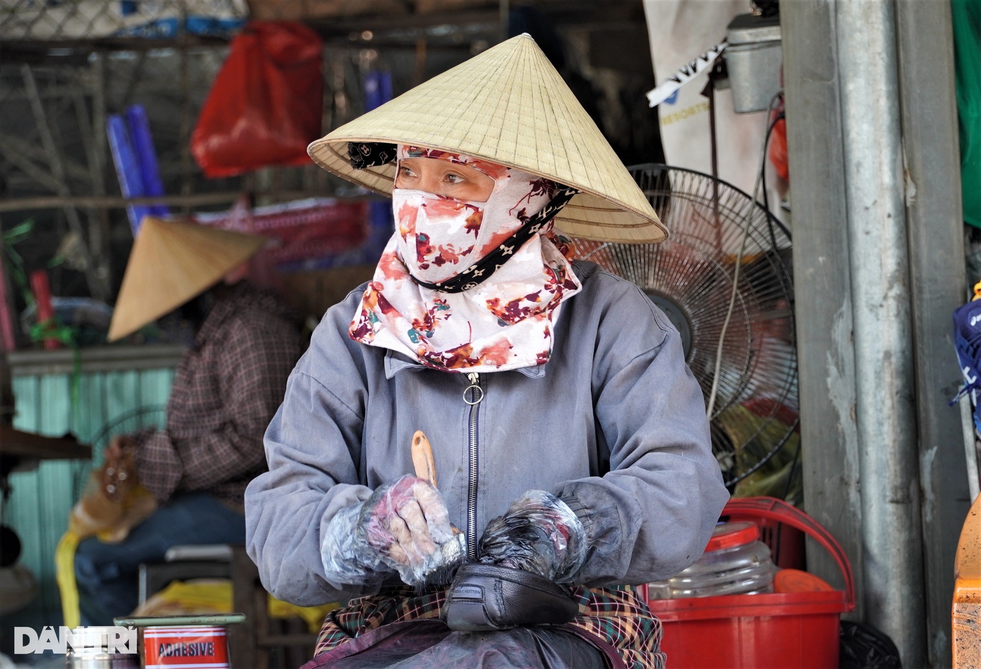 Người lao động quay cuồng trong đợt nắng nóng đầu tiên của năm 2023 - 6