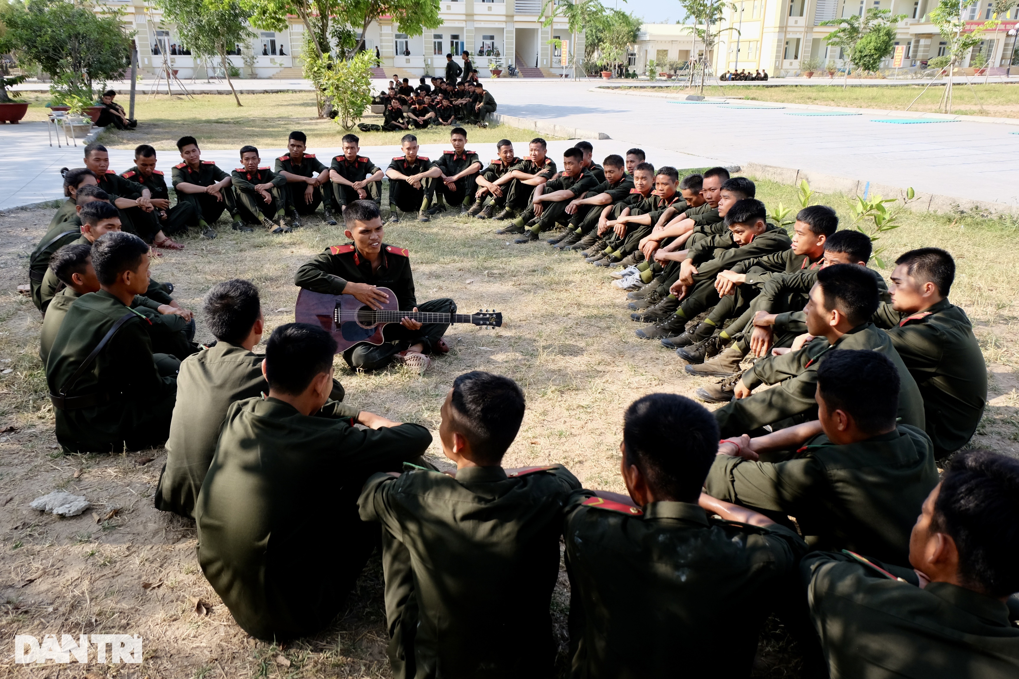 Ở nơi chiến sĩ người dân tộc chăm chỉ học tập, tự hào khoác áo CAND - 6 Ở nơi chiến sĩ người dân tộc chăm chỉ học tập, tự hào khoác áo CAND - 6