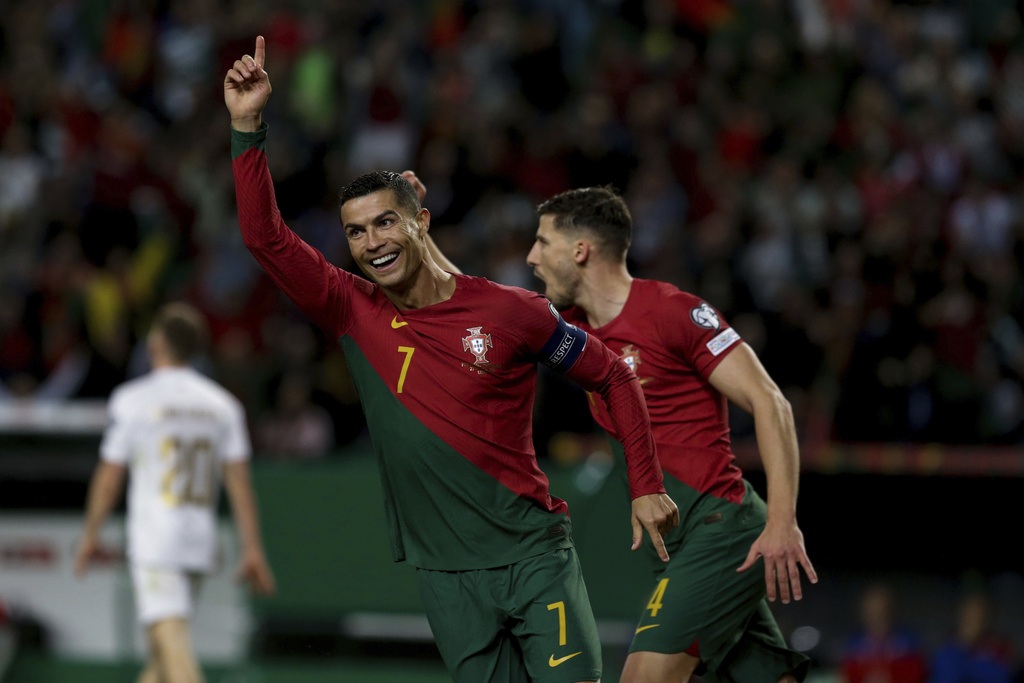 Ronaldo lập cú đúp giúp Bồ Đào Nha thắng đậm ở vòng loại Euro 2024 - 2