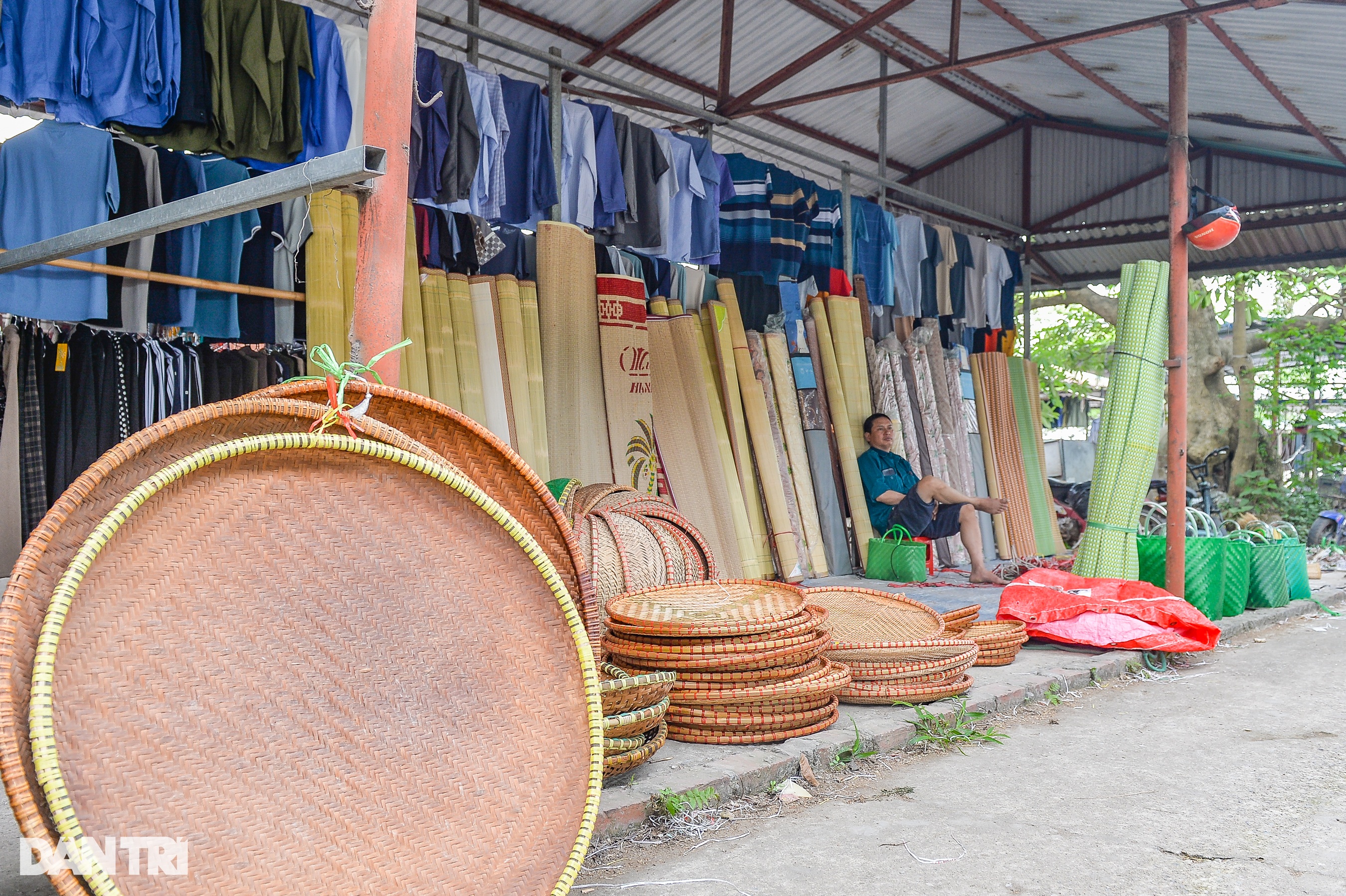 Giới trẻ thích thú đến chợ phiên ở Hà Nội vì một món ăn đặc biệt - 5 Giới trẻ thích thú đến chợ phiên ở Hà Nội vì một món ăn đặc biệt - 5