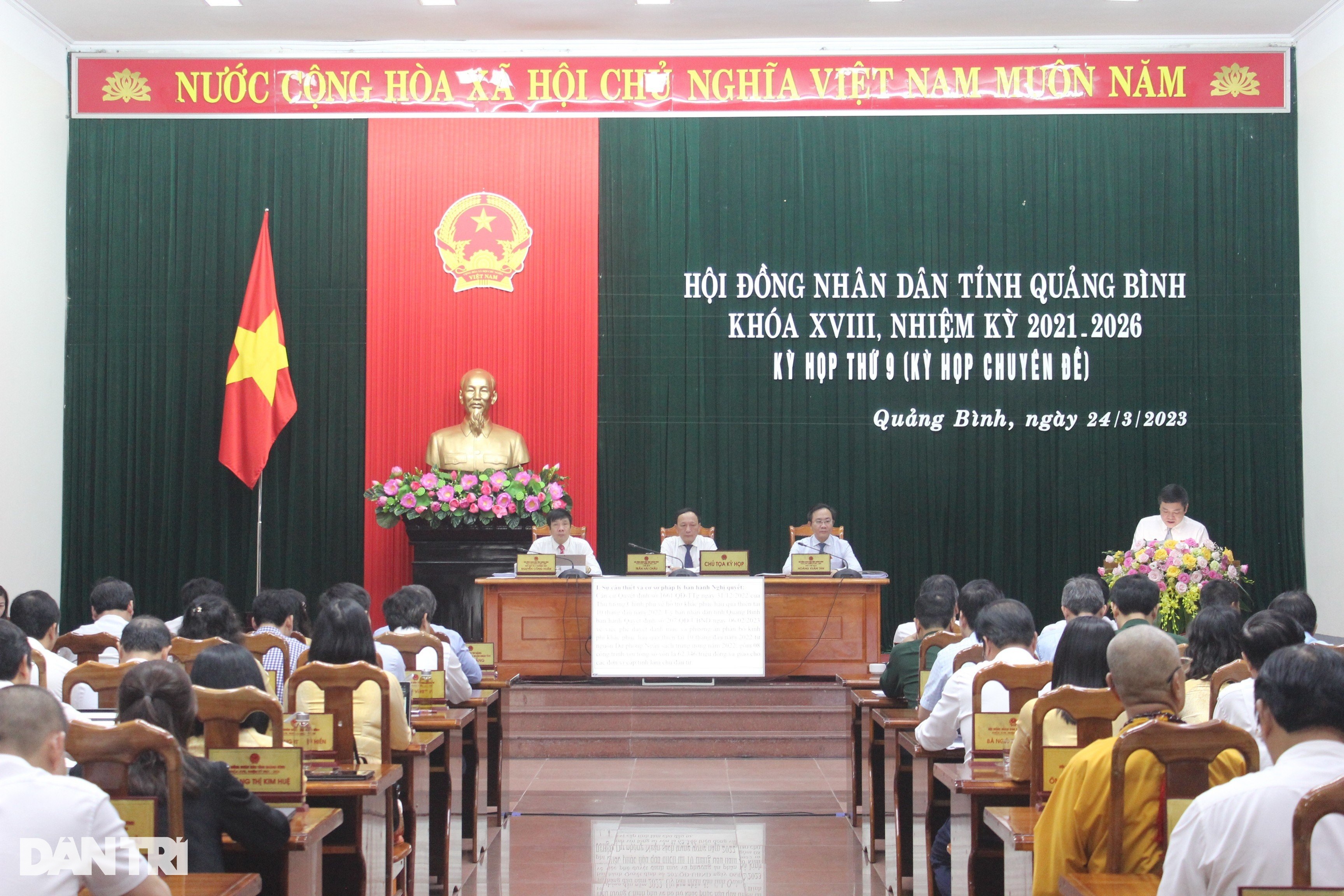 Khó tin khi thiếu giáo viên vẫn phải tinh giản biên chế: Bổ sung hợp đồng - 1 Khó tin khi thiếu giáo viên vẫn phải tinh giản biên chế: Bổ sung hợp đồng - 1