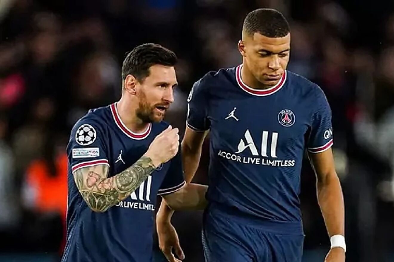 Chủ tịch PSG tiết lộ thông tin quan trọng về Messi, Mbappe - 1