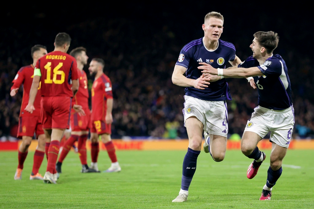 Ngôi sao Man Utd giúp Scotland hạ Tây Ban Nha - 1