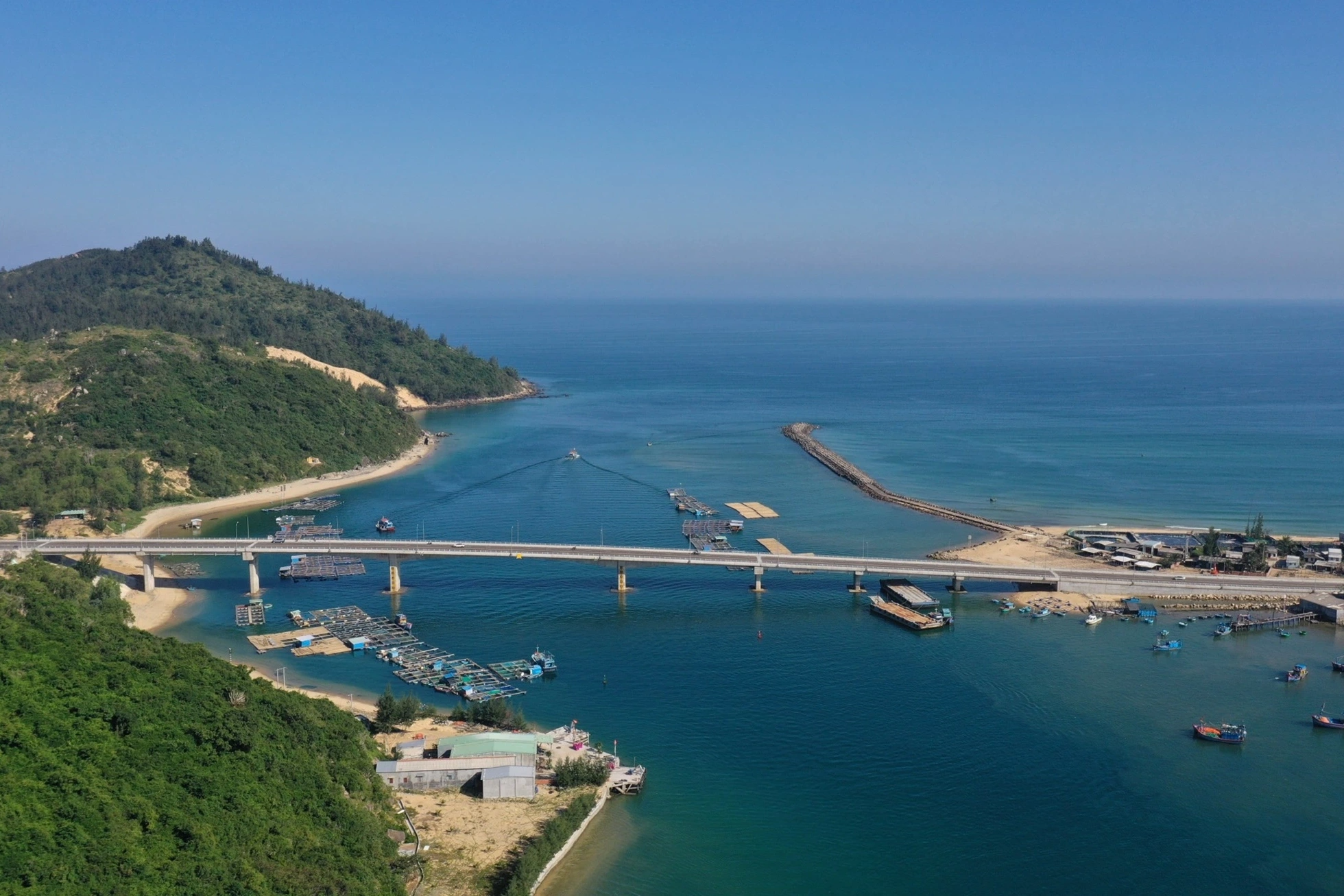 Bình Định khởi công đường ven biển gần 1.500 tỷ đồng - 1