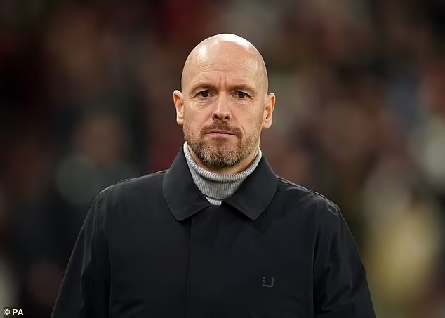 HLV Erik Ten Hag xát muối đội bóng nhà giàu Newcastle - 2