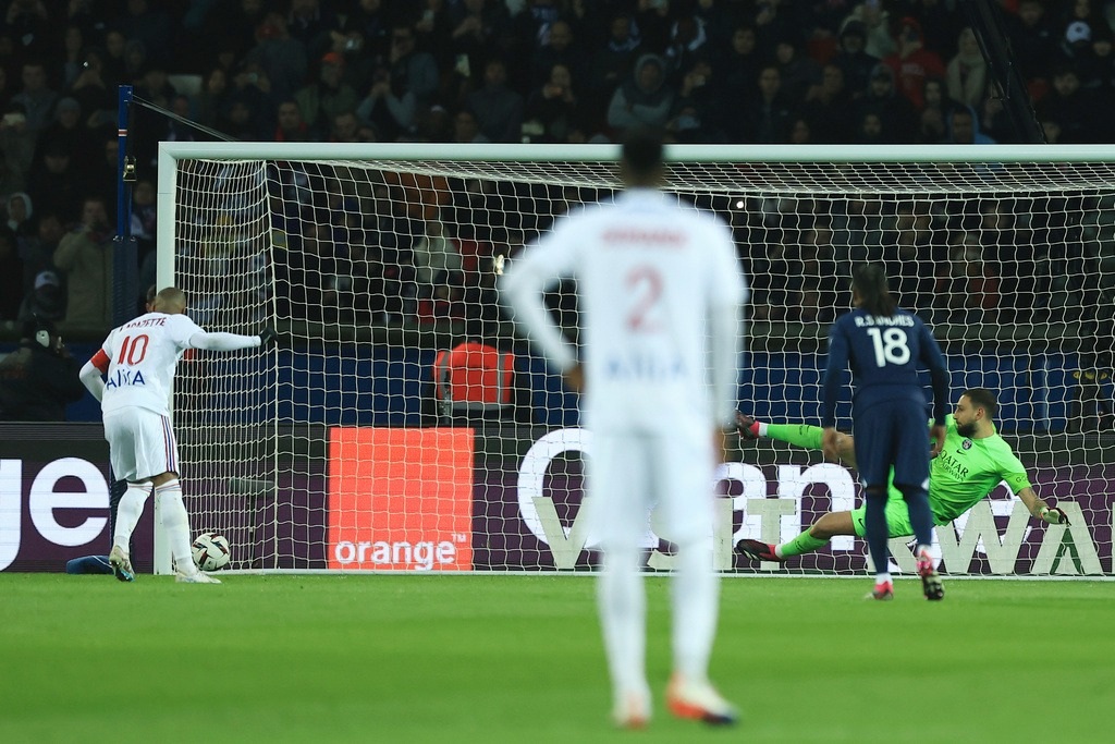 Messi và Mbappe bỏ lỡ nhiều cơ hội, PSG thua đau đớn Lyon - 2