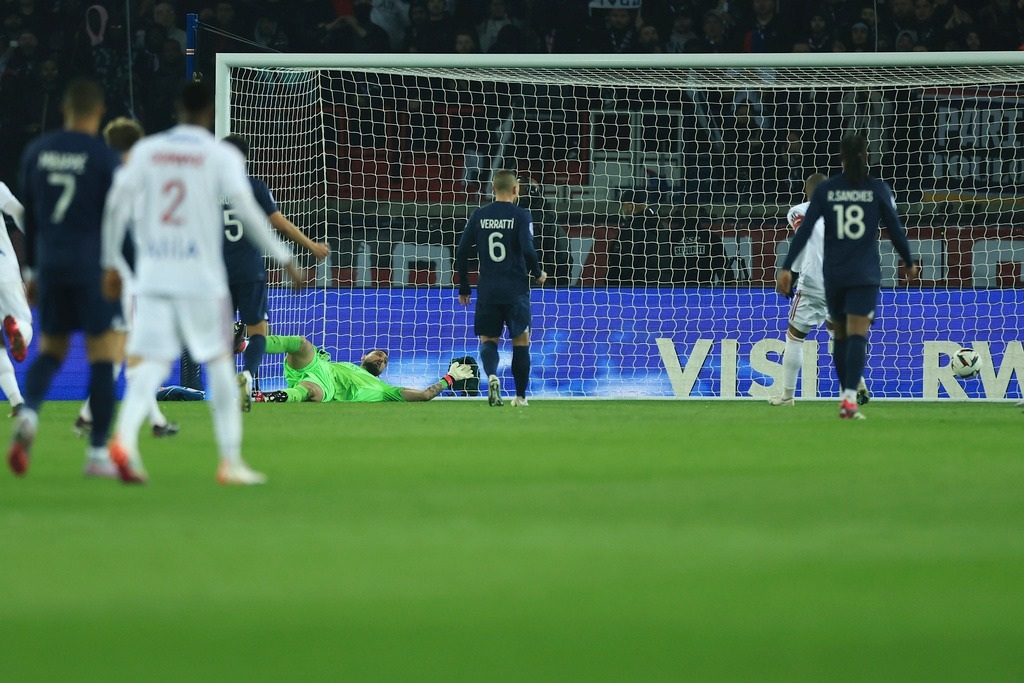 Messi và Mbappe bỏ lỡ nhiều cơ hội, PSG thua đau đớn Lyon - 3
