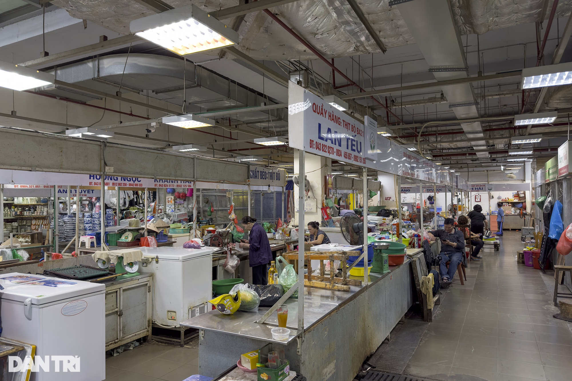 Hà Nội: Nhiều chợ truyền thống sập xệ xuống cấp, chợ kiểu mới ế ẩm - 12
