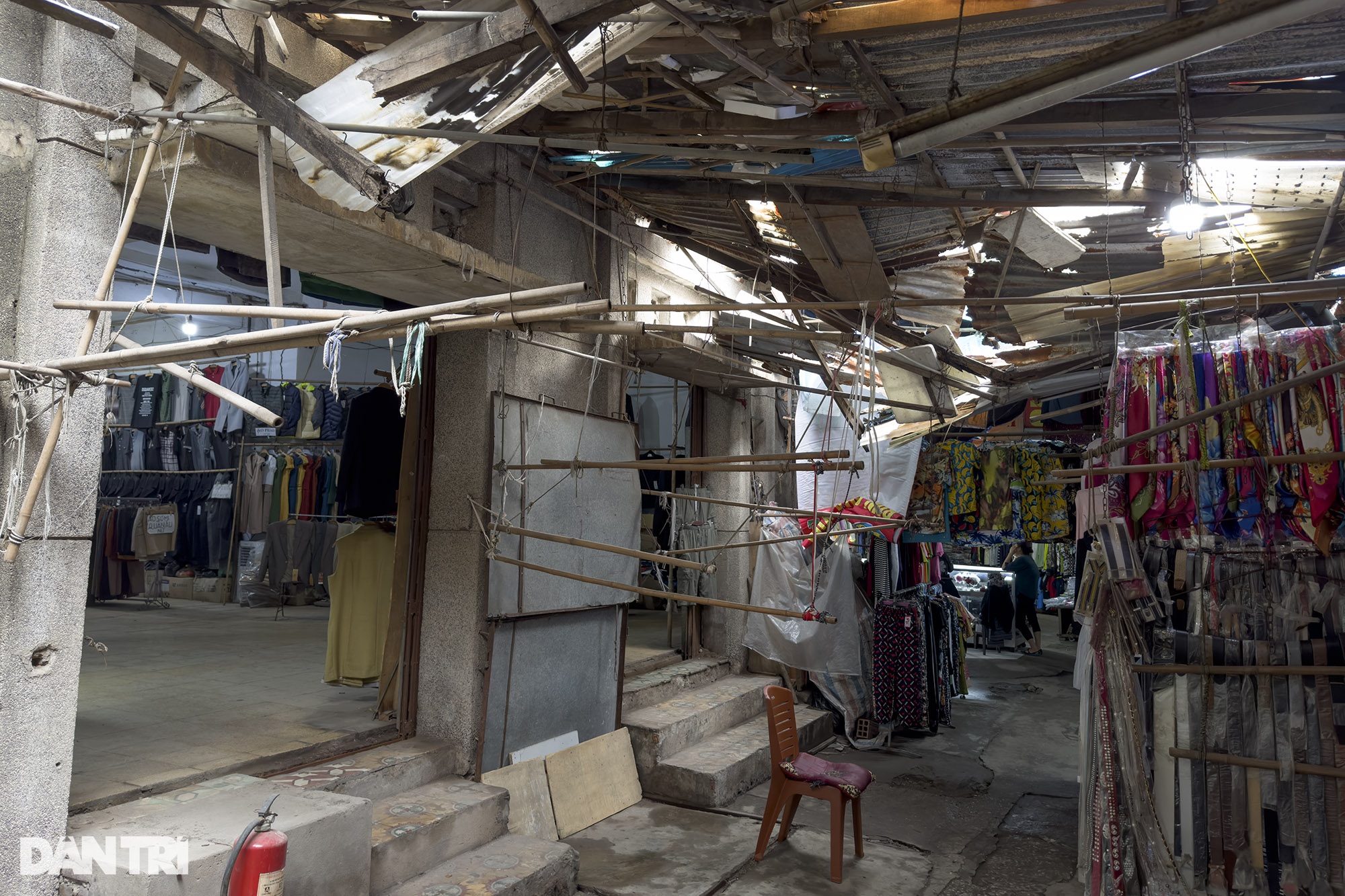 Hà Nội: Nhiều chợ truyền thống sập xệ xuống cấp, chợ kiểu mới ế ẩm - 3