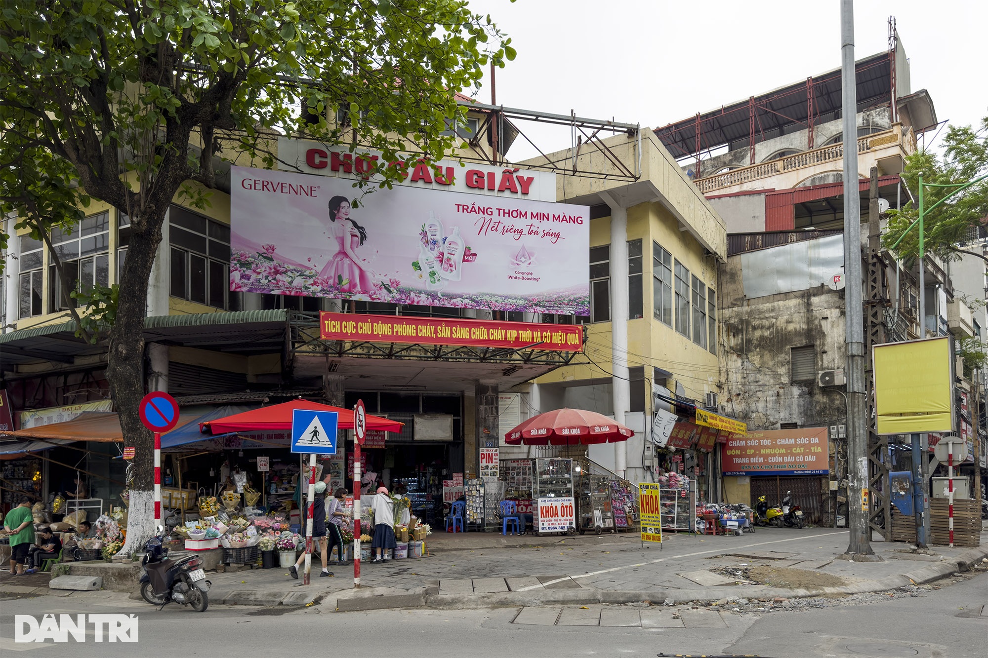 Hà Nội: Nhiều chợ truyền thống sập xệ xuống cấp, chợ kiểu mới ế ẩm - 5