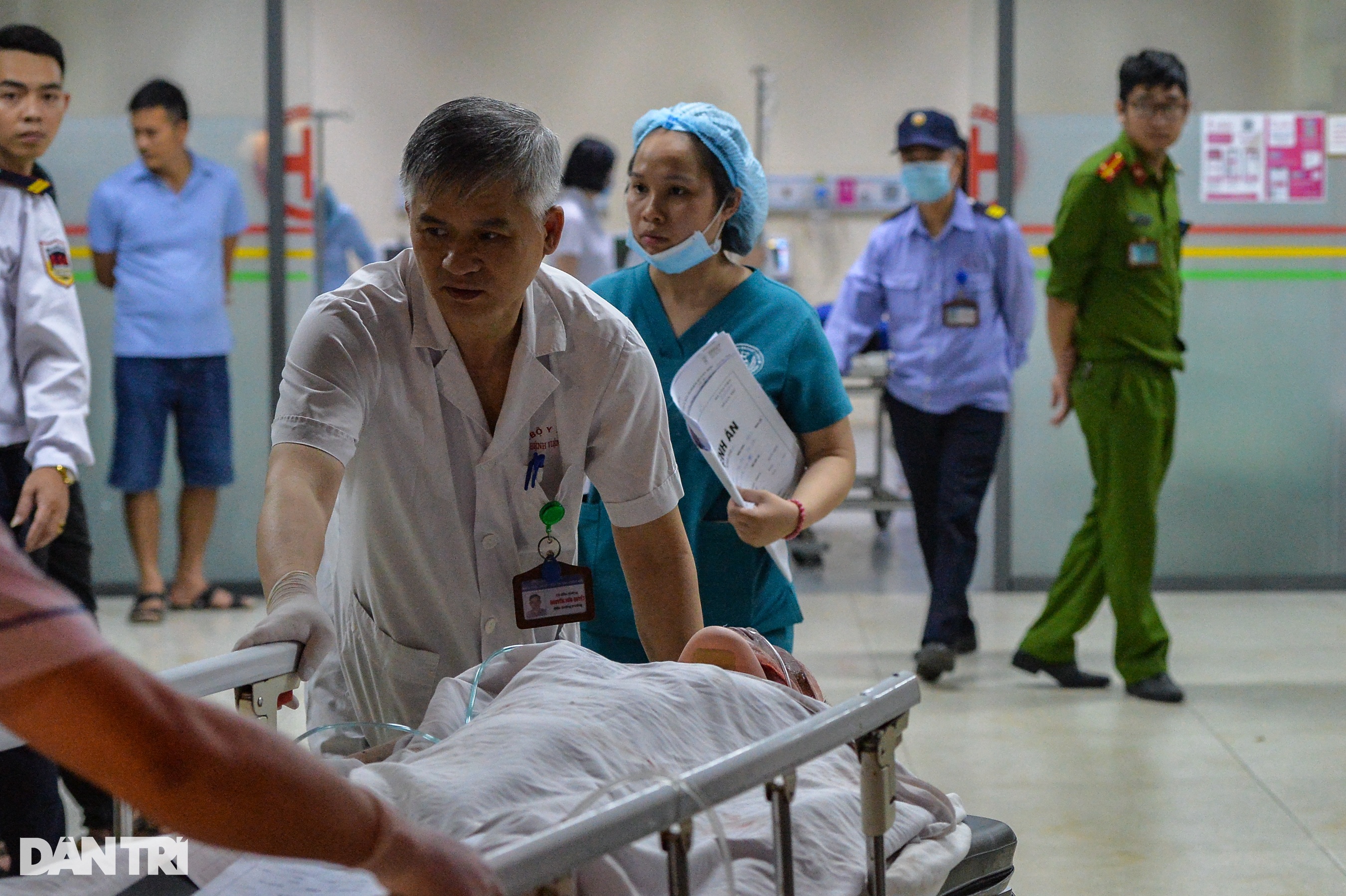 Ô tô tông 17 xe máy: Lần đầu tiên tôi gặp cảnh tượng hãi hùng như vậy - 2 Ô tô tông 17 xe máy: Lần đầu tiên tôi gặp cảnh tượng hãi hùng như vậy - 2