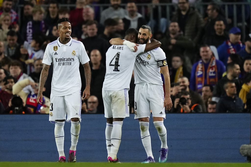 Benzema lập hat-trick, Real Madrid hạ Barcelona 4-0 tại Nou Camp - 1