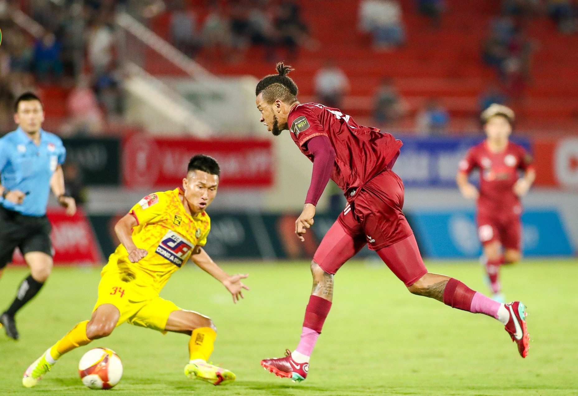 Losing at home, Binh Dinh Club lost the top spot to Thanh Hoa - 1 Thua trên sân nhà, CLB Bình Định mất ngôi đầu bảng về tay Thanh Hóa - 1
