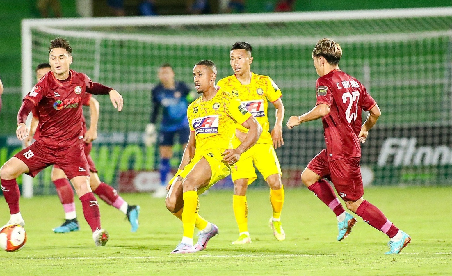 Losing at home, Binh Dinh Club lost the top spot to Thanh Hoa - 2 Thua trên sân nhà, CLB Bình Định mất ngôi đầu bảng về tay Thanh Hóa - 2