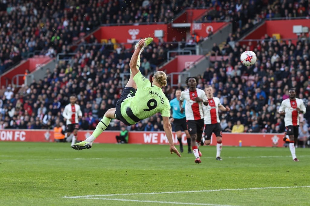 Haaland thăng hoa, Man City tăng áp lực cho Arsenal - 2