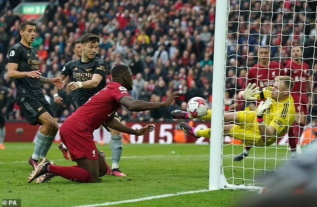 HLV Jurgen Klopp: Arsenal quá may mắn khi rời Anfield với một điểm - 2