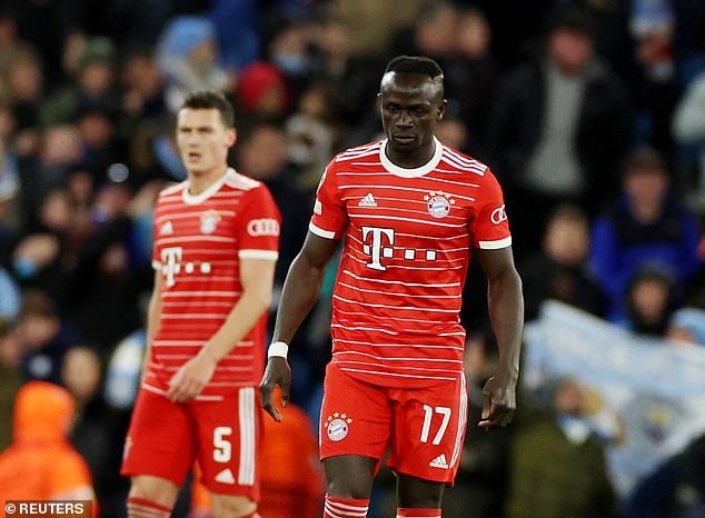 Ngôi sao Bayern Munich đấm chảy máu mồm đồng đội sau trận thua Man City - 2