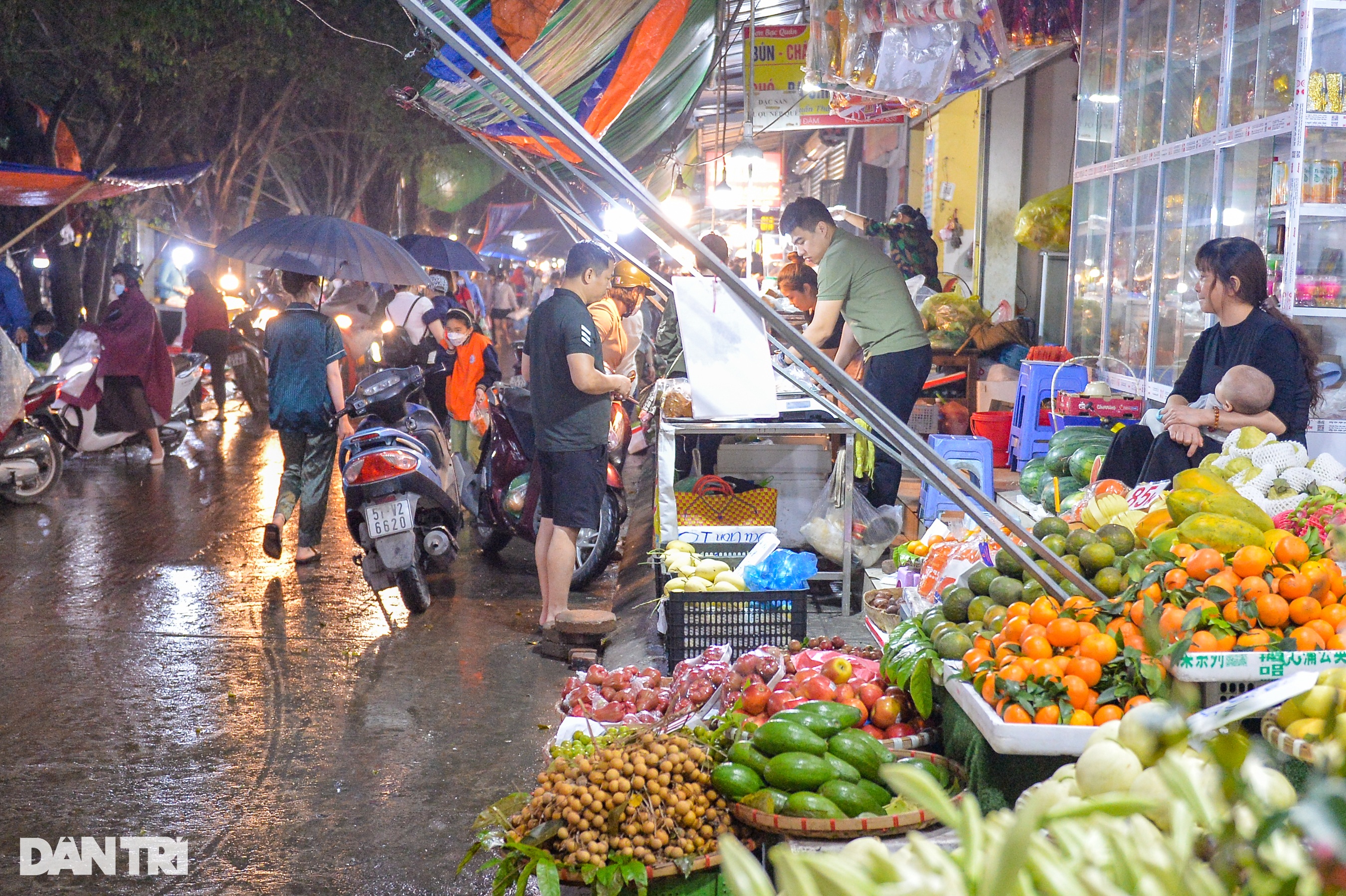 Hà Nội: Chợ cóc, xe ô tô lấn chiếm vỉa hè ở khu đô thị HH Linh Đàm - 2