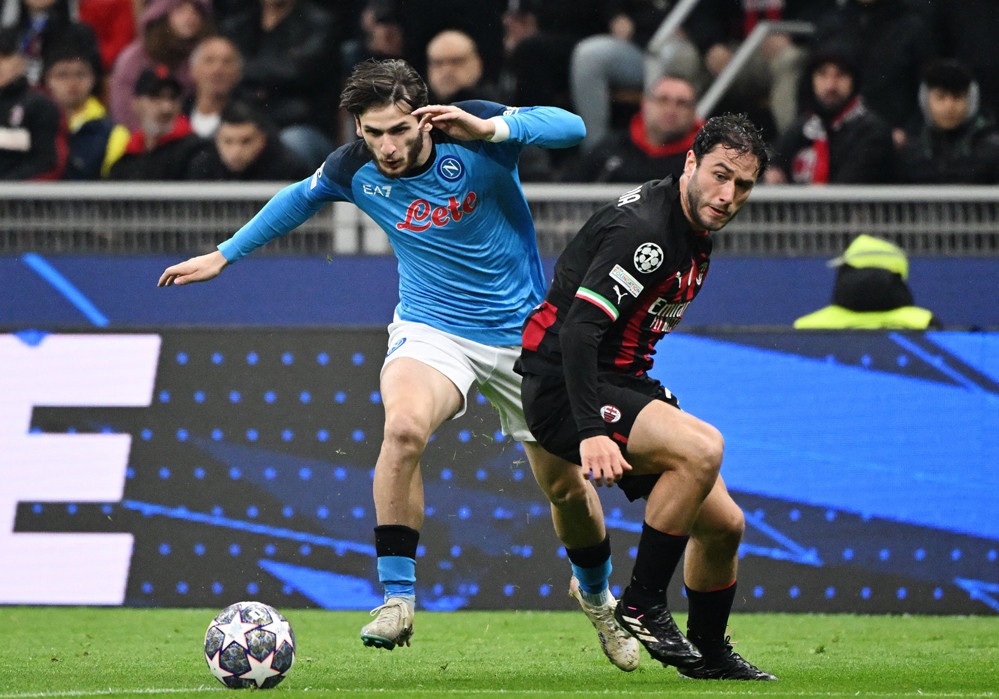 Đánh bại 10 người của Napoli, AC Milan có lợi thế ở Champions League - 1