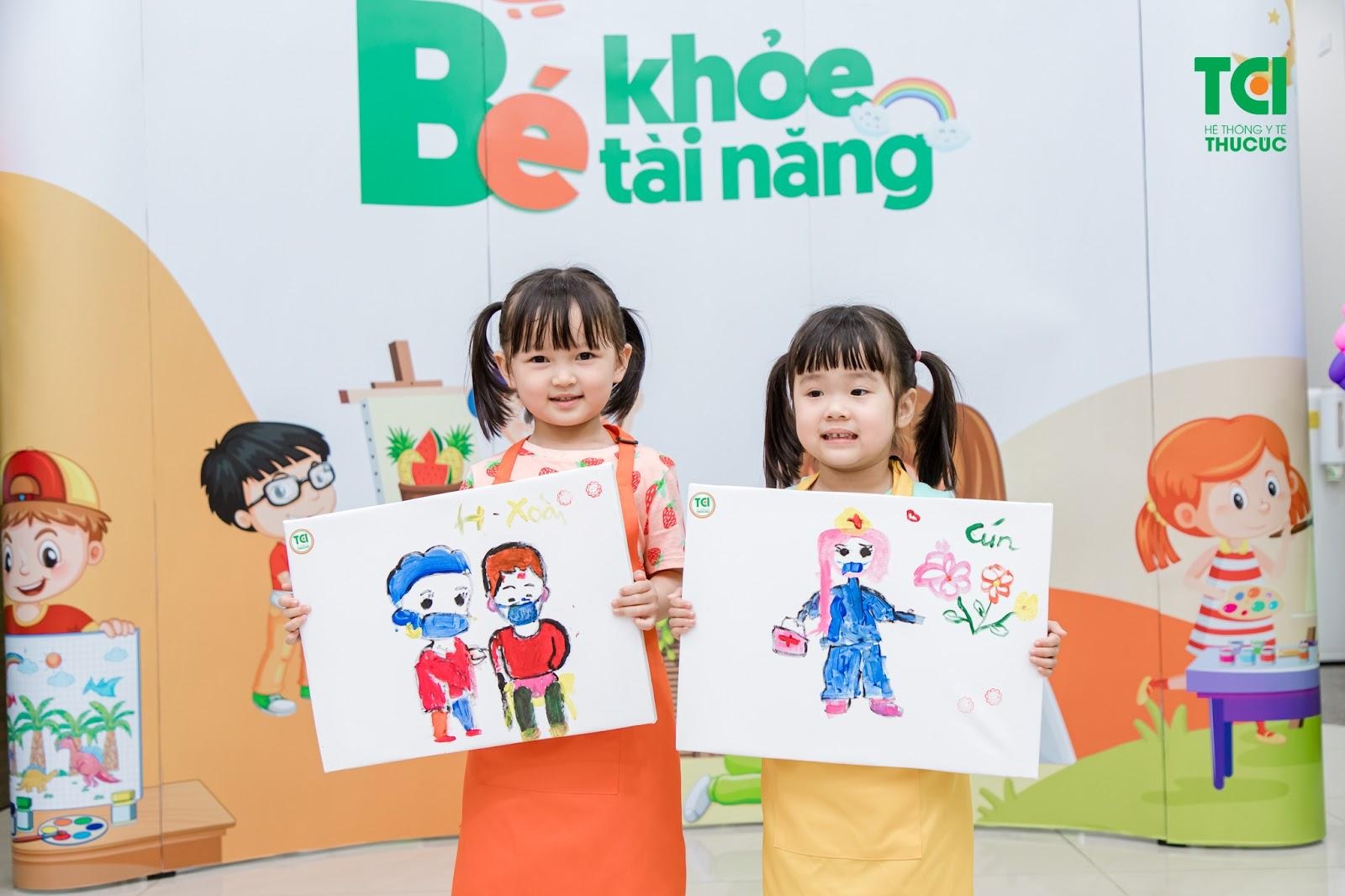 View - Khám dinh dưỡng và dạy vẽ miễn phí cho trẻ ở Hà Nội | Báo Dân trí