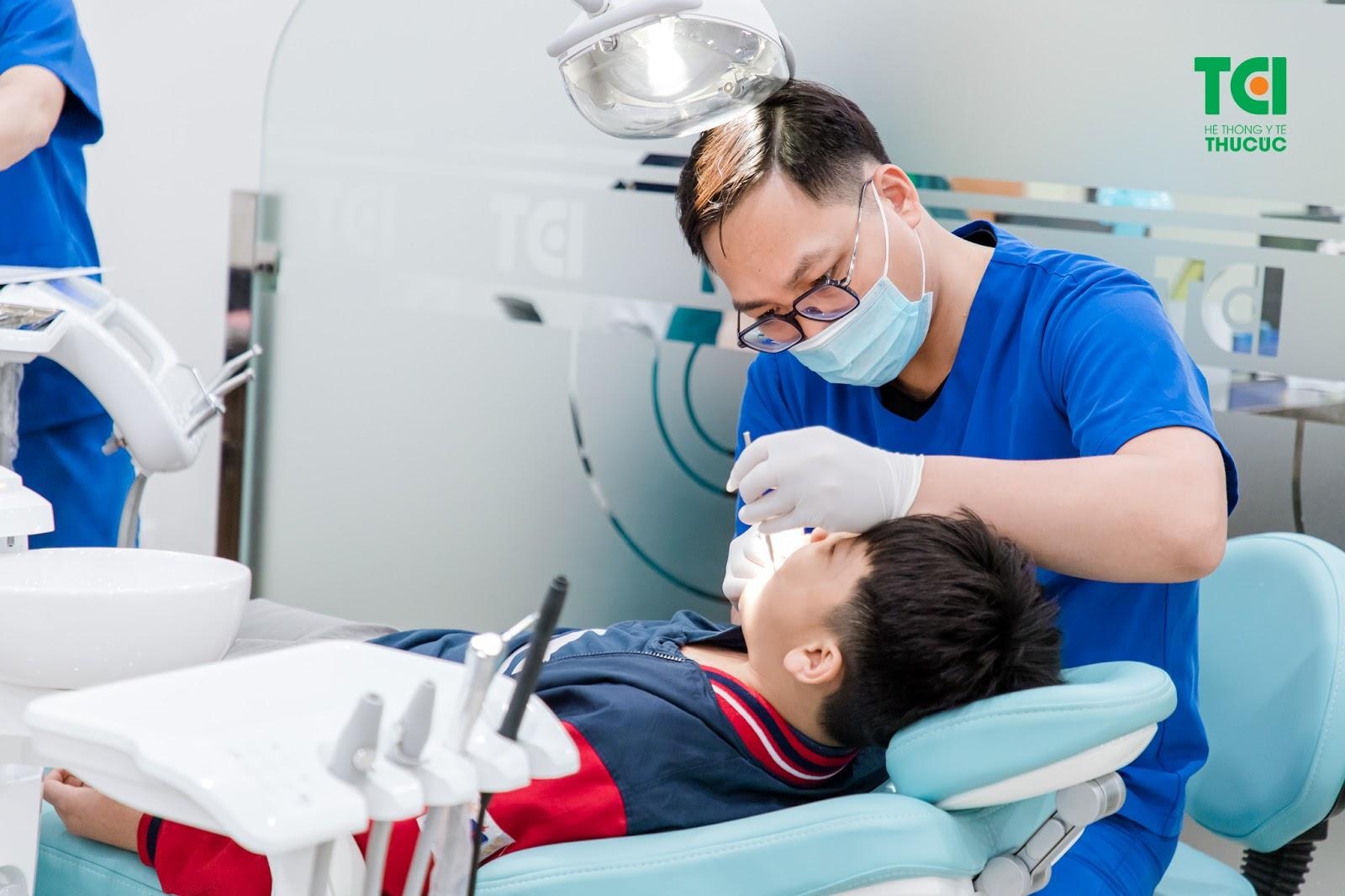 View - Khám dinh dưỡng và dạy vẽ miễn phí cho trẻ ở Hà Nội | Báo Dân trí