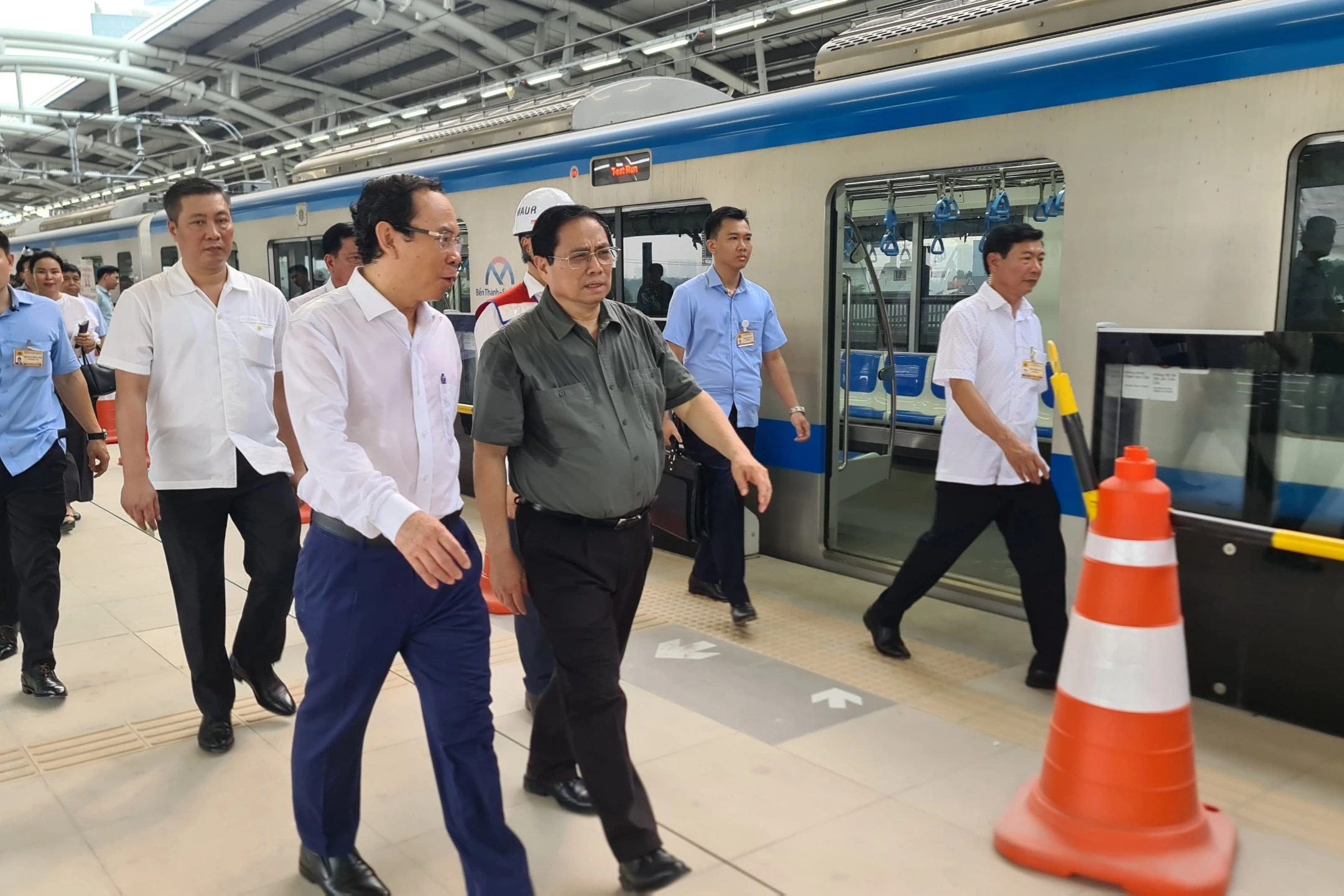 Thủ tướng đi thử nghiệm tàu metro số 1 Bến Thành - Suối Tiên - 1